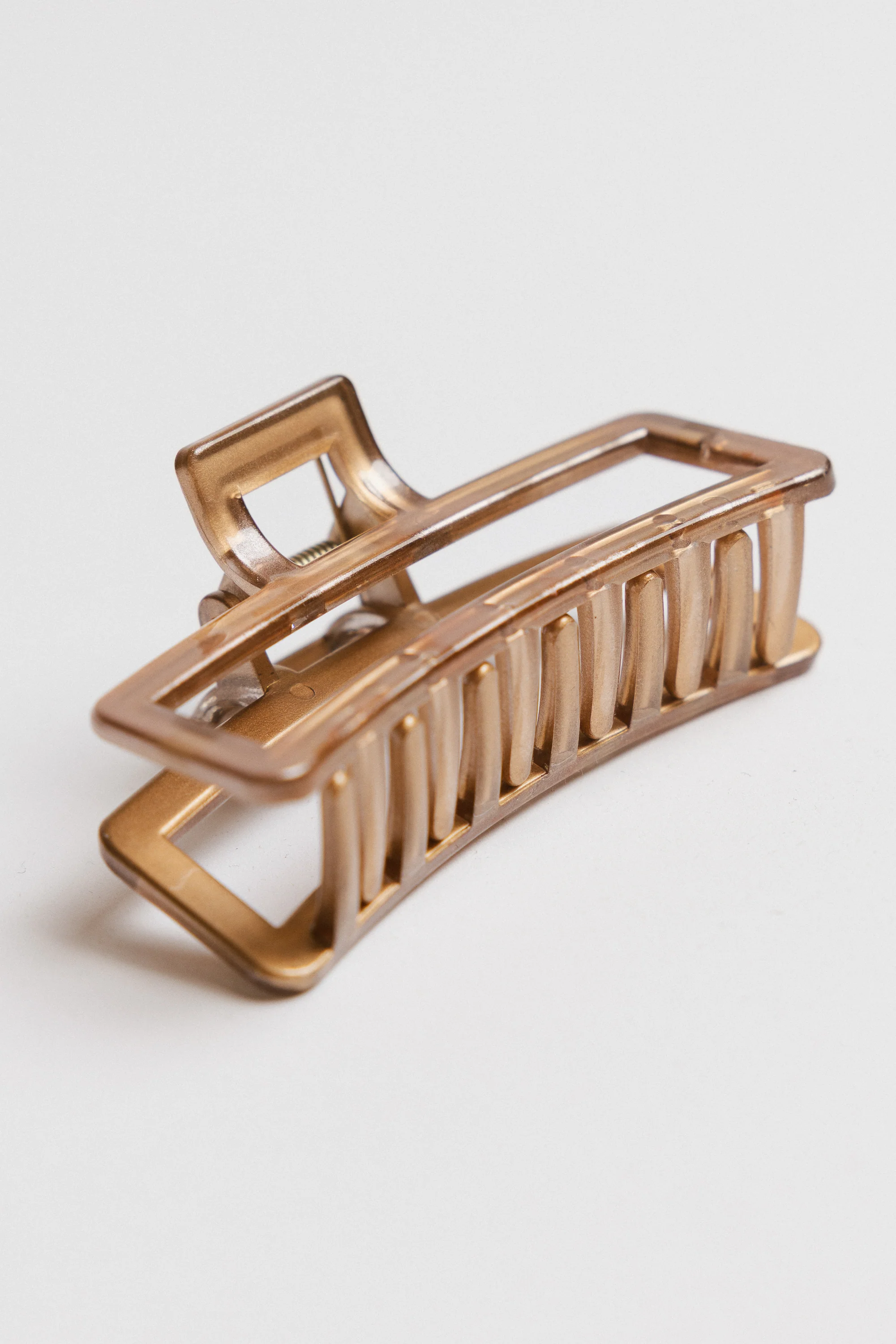 Abstract Cutout Claw Clip in Beige - FINAL SALE - Image 3