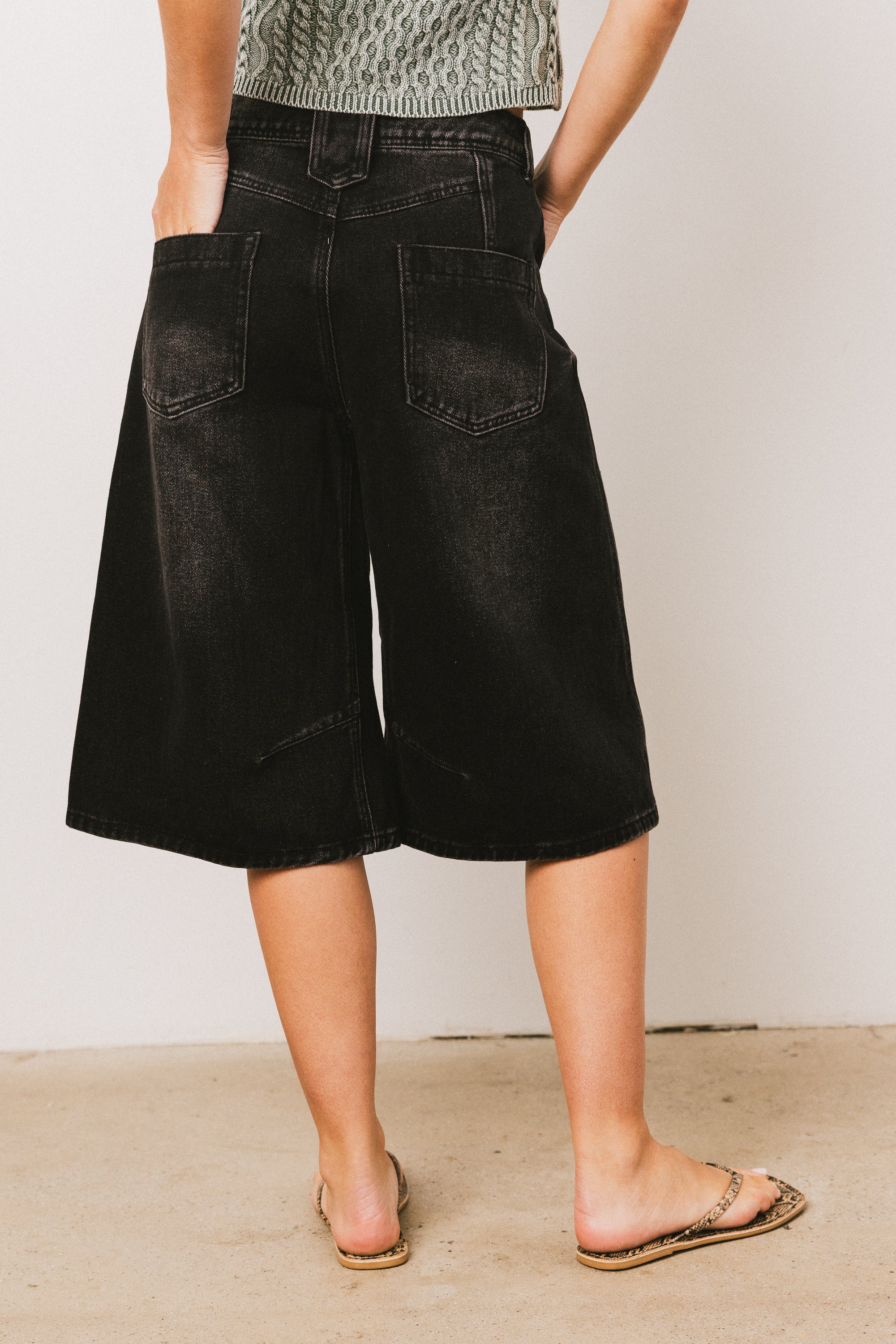 Alden Bermuda Shorts in Black - Image 5
