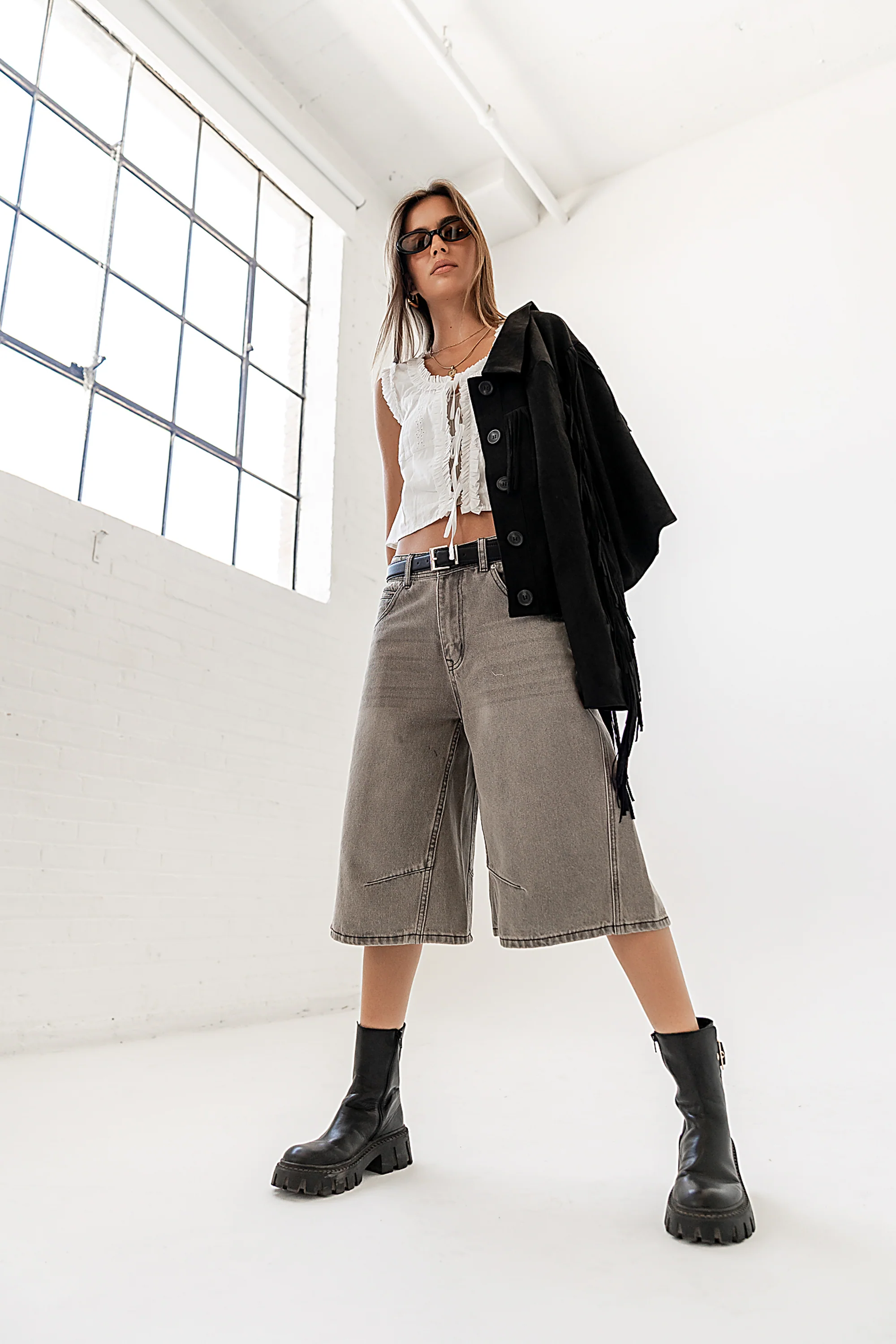 Alden Bermuda Shorts in Grey - Image 6