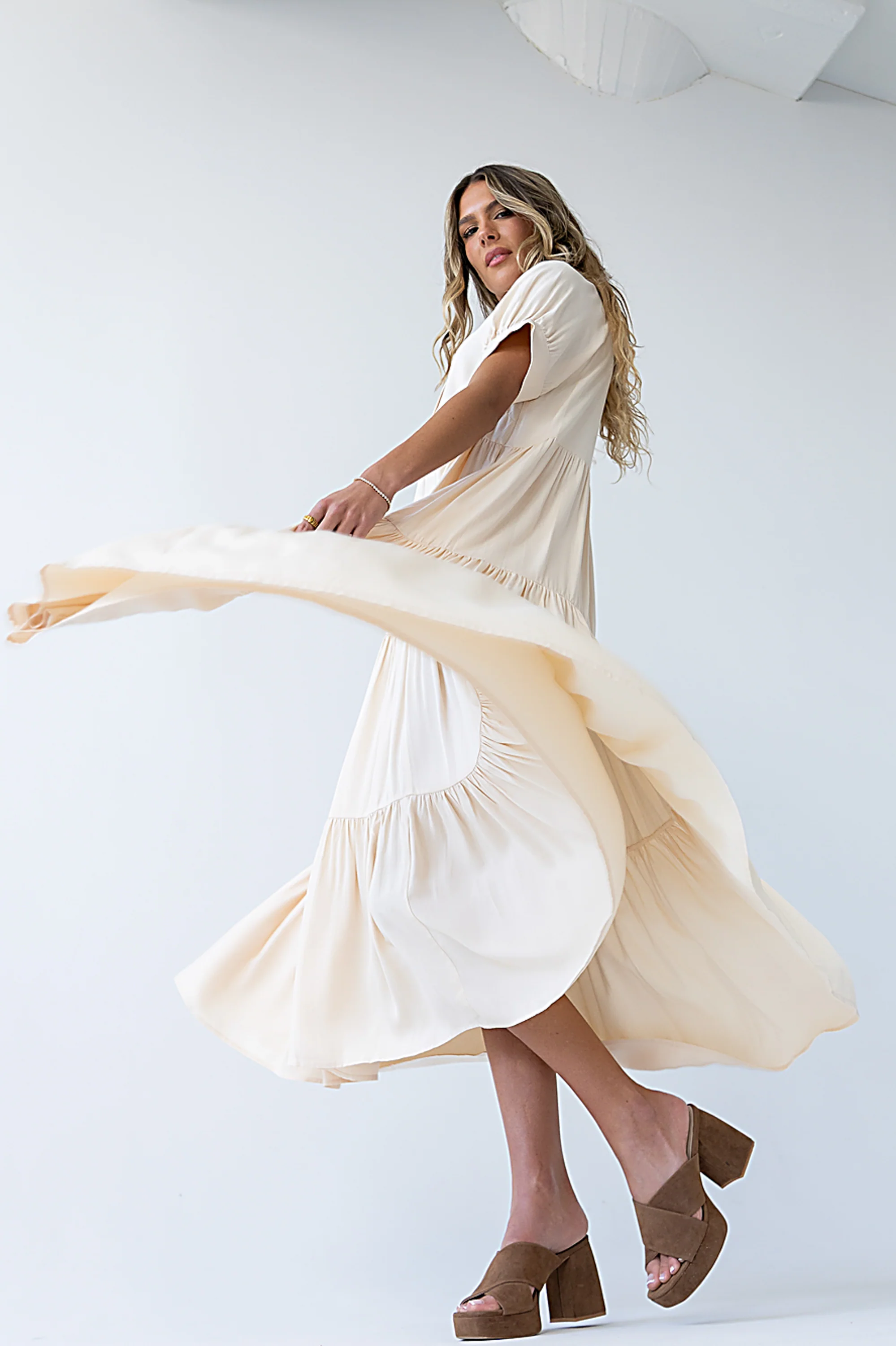Amanda Tiered Dress in Cream - Image 3