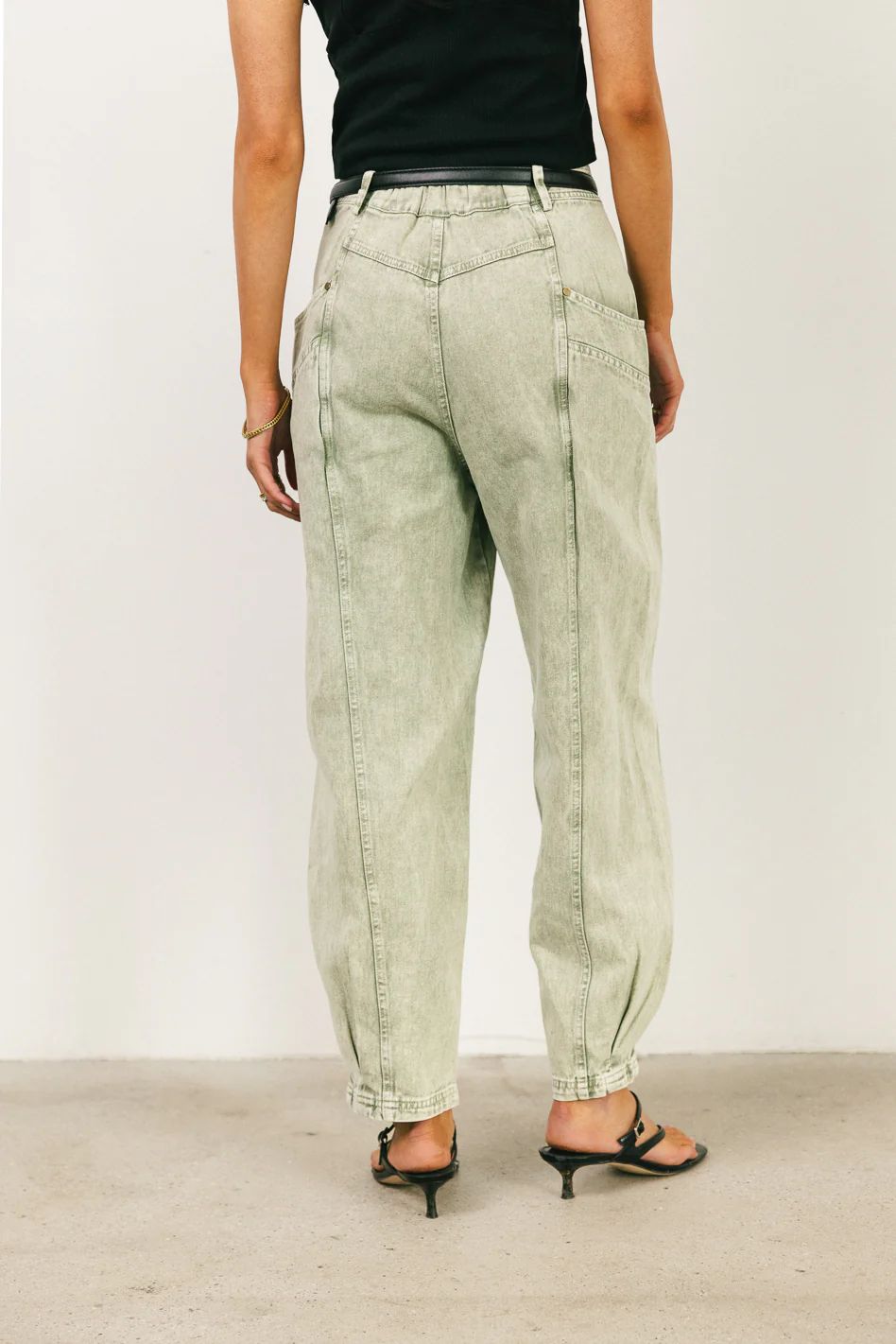 Angela Barrel Jeans in Olive - FINAL SALE - Image 6