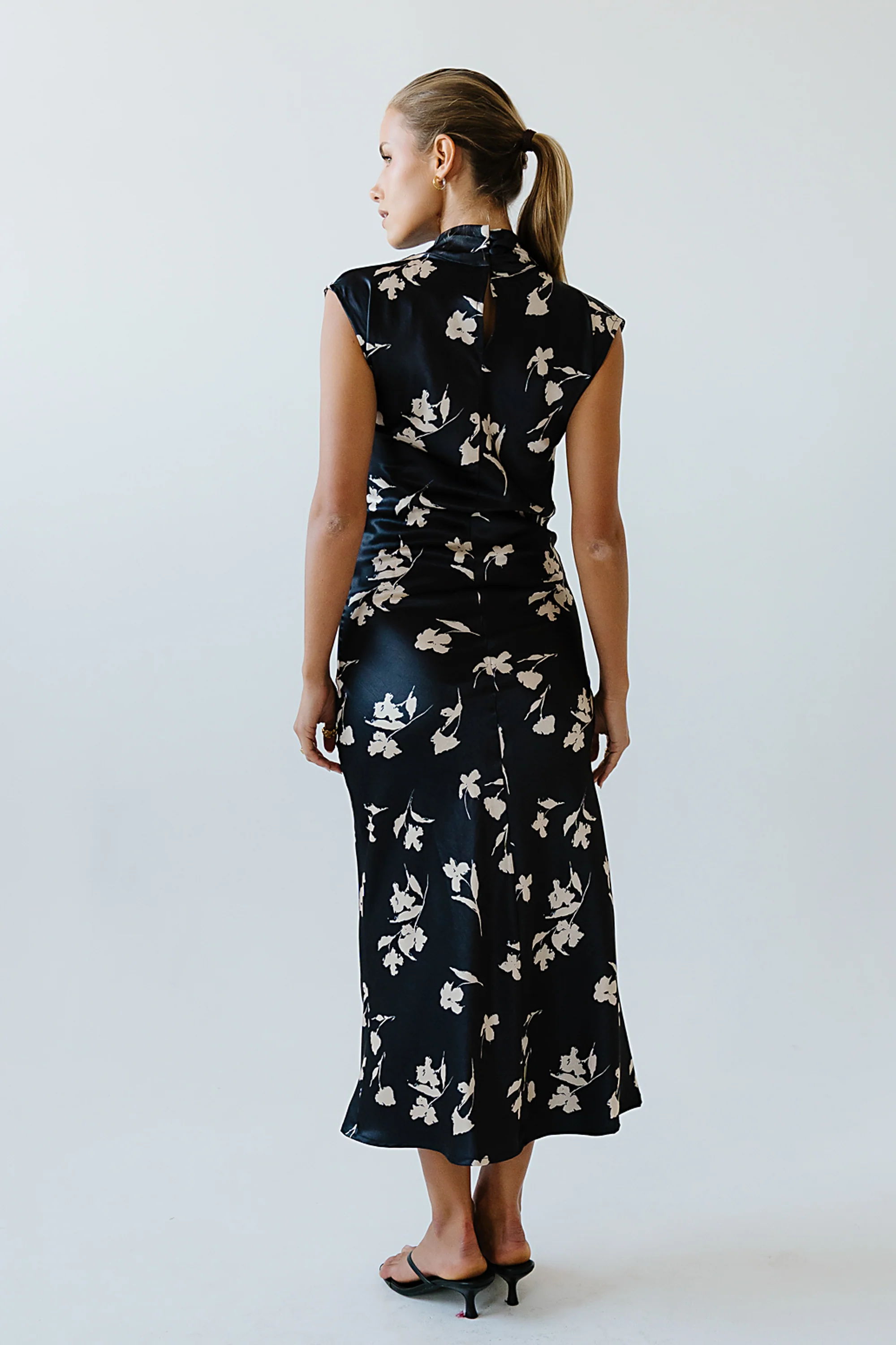 Carson Floral Maxi Dress in Black - FINAL SALE - Image 3