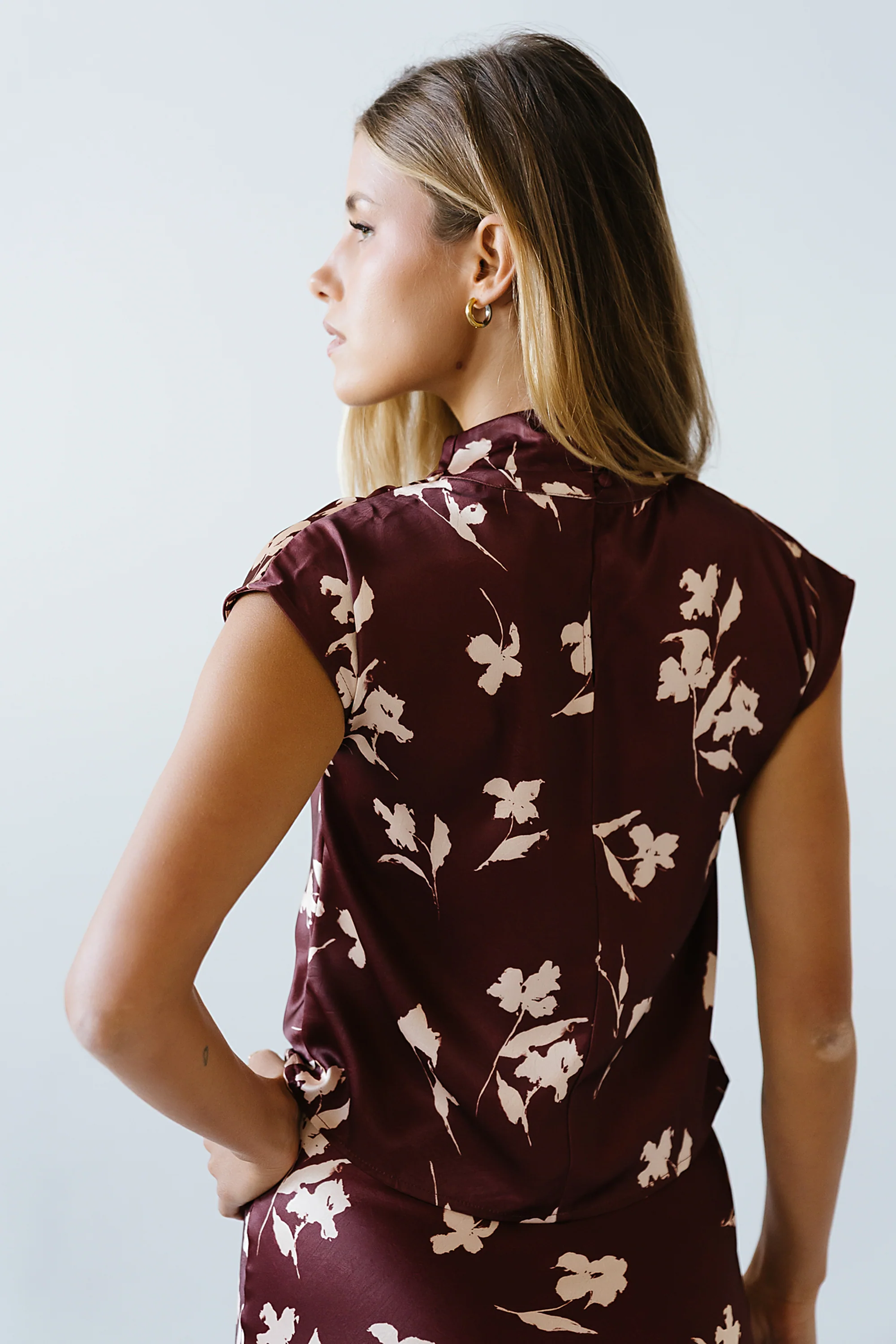 Carsyn Floral Top in Red-Brown - FINAL SALE - Image 2