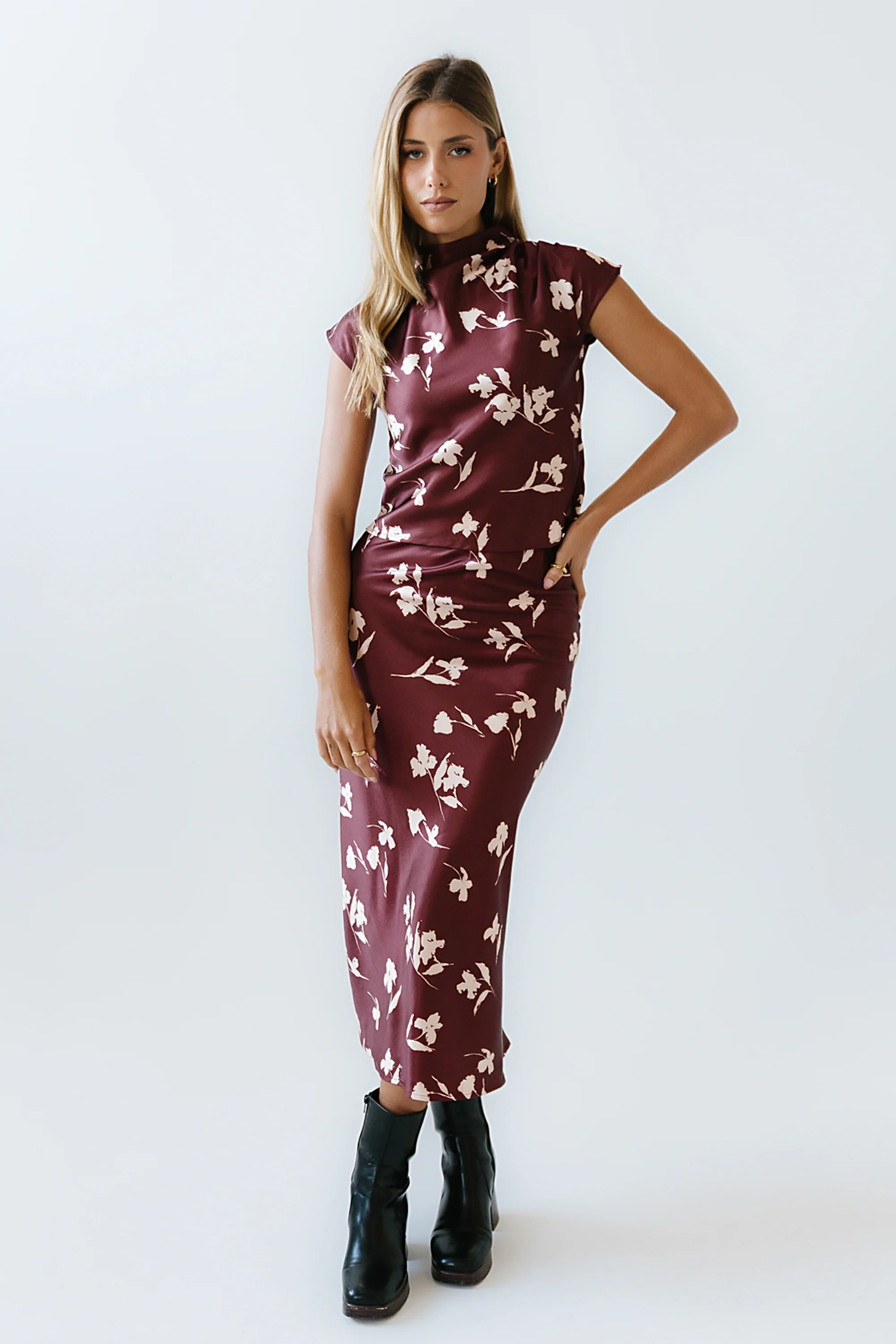 Carsyn Floral Top in Red-Brown - FINAL SALE - Image 3