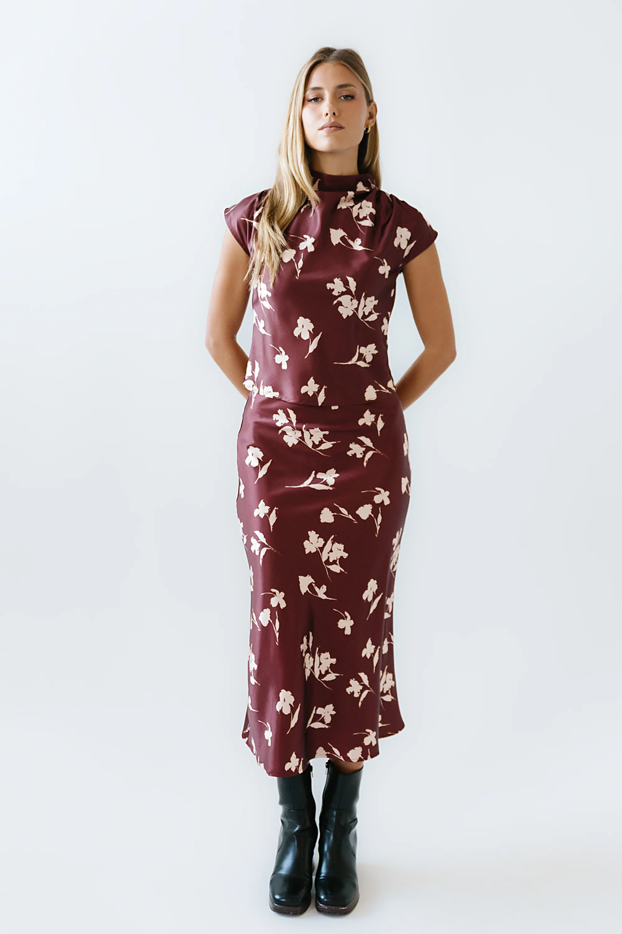 Carsyn Floral Top in Red-Brown - FINAL SALE - Image 5