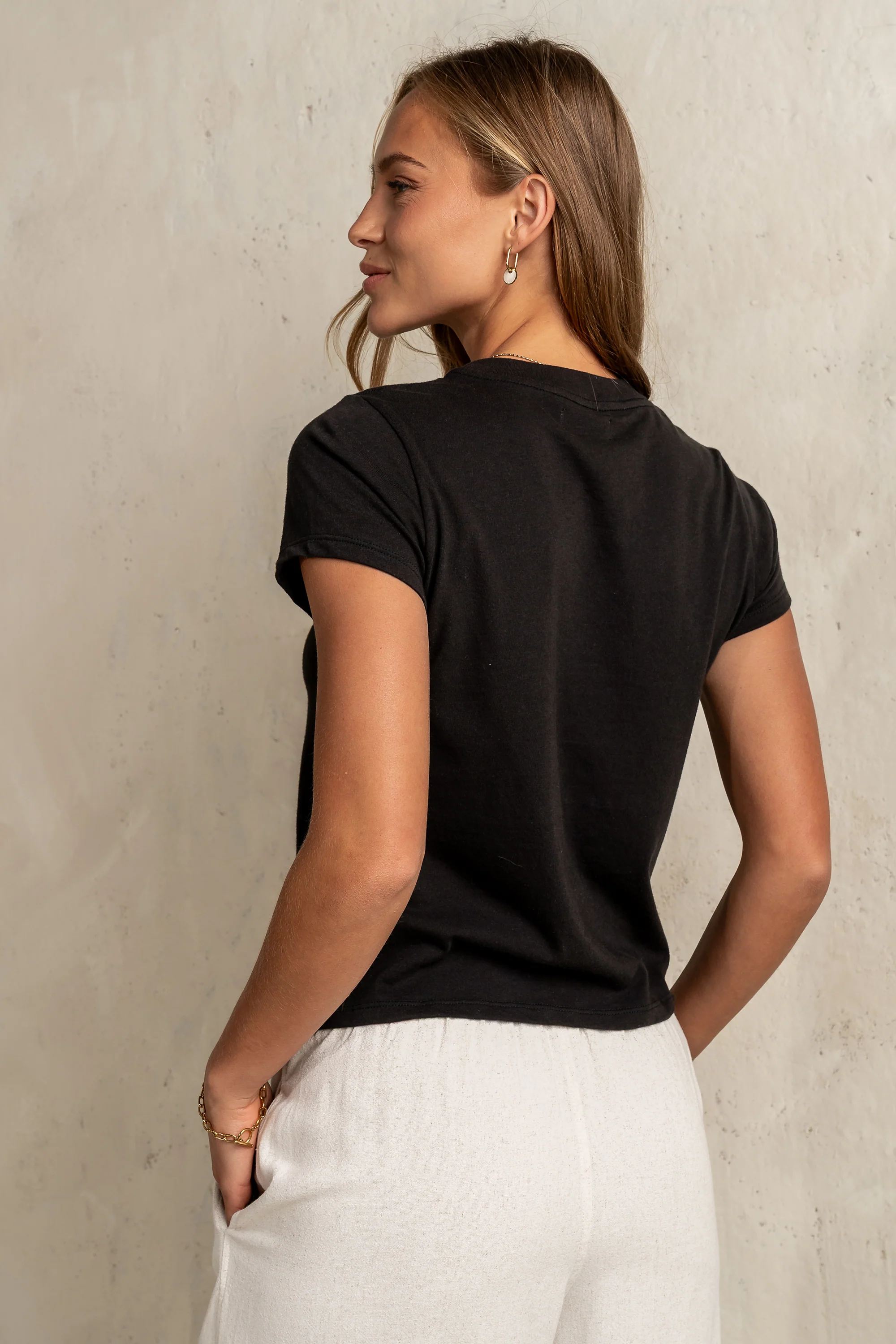 Ciao Graphic Tee in Black - FINAL SALE - Image 4