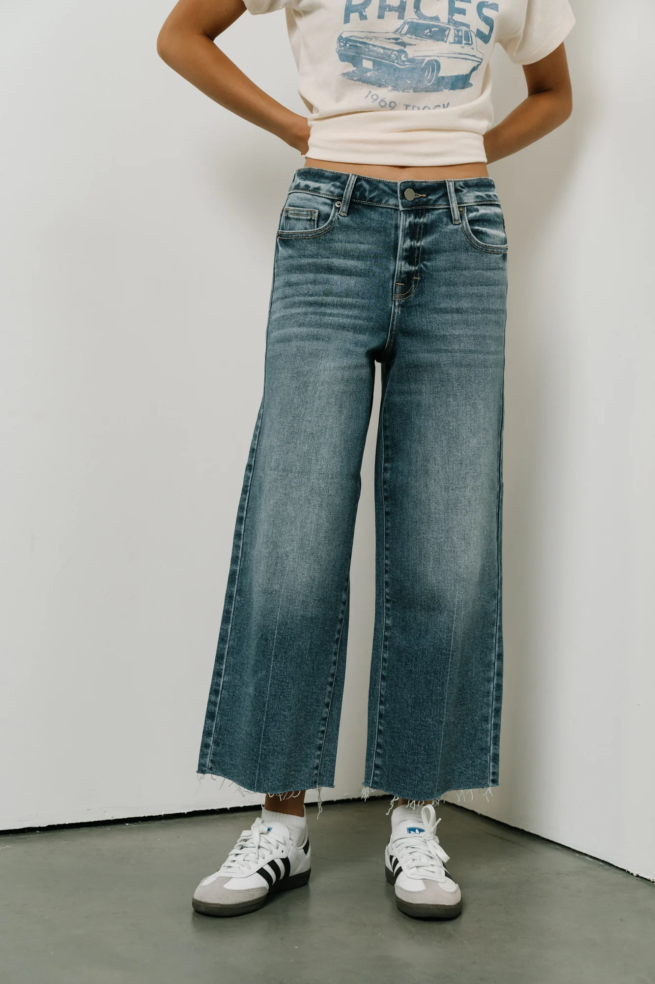 Colette Wide Leg Jeans in Medium Wash - FINAL SALE - Image 6