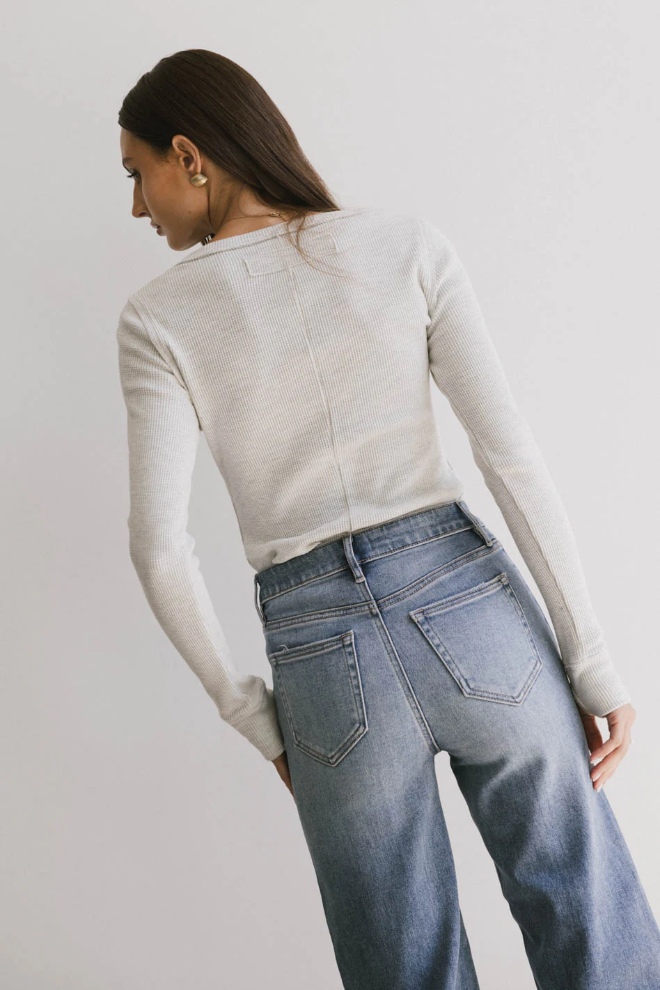Conrad Fitted Waffle Tee in Grey - FINAL SALE - Image 4