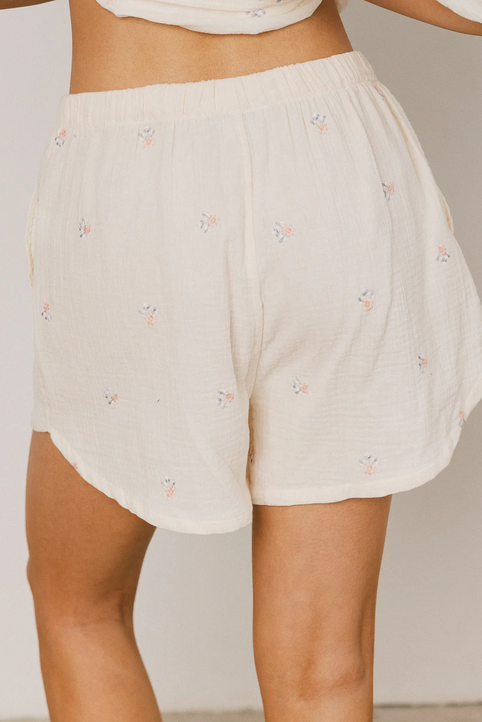 Elia Floral Shorts in Beige - FINAL SALE - Image 6