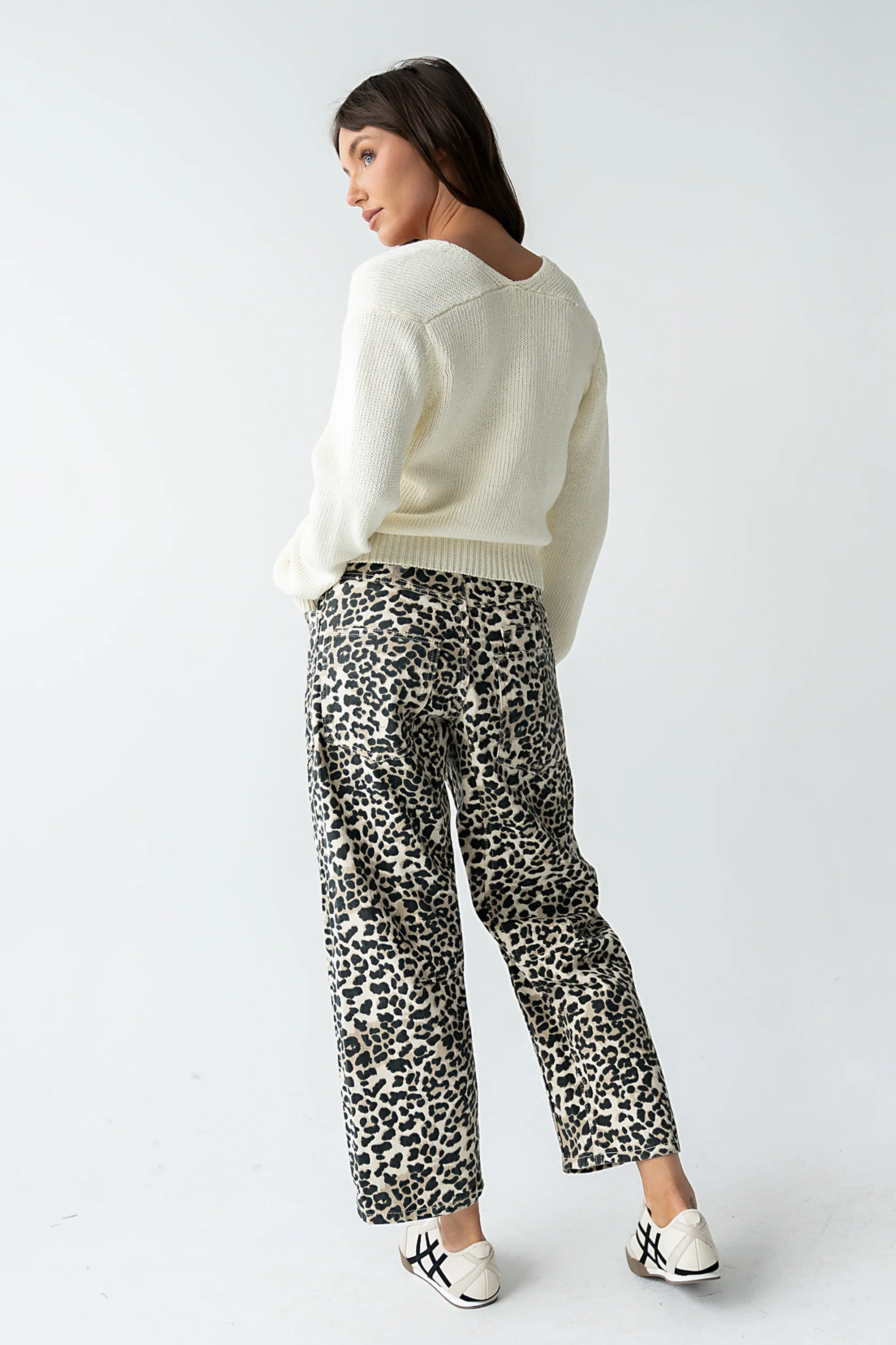 Jocelyn Barrel Jeans in Leopard - Image 7