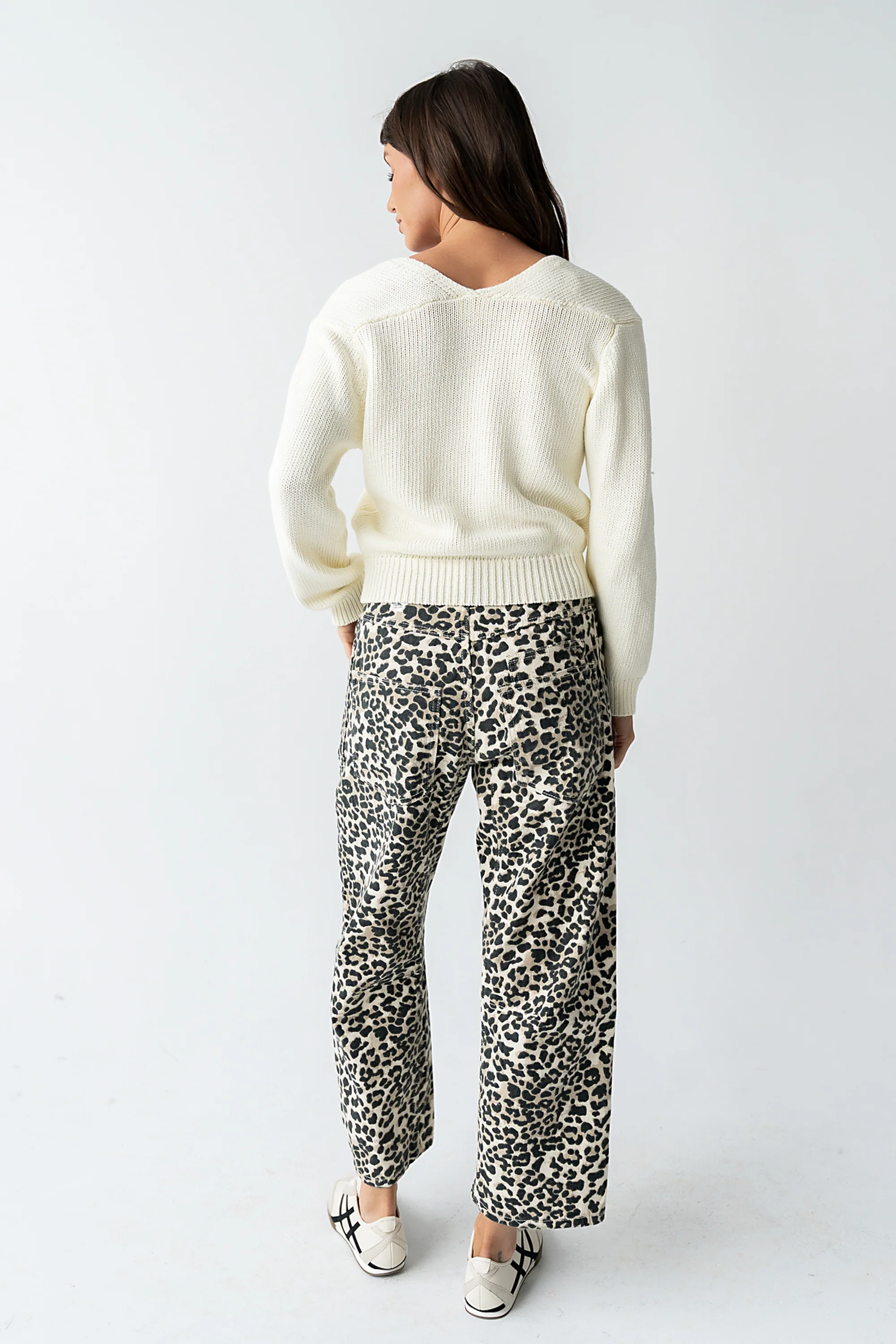 Jocelyn Barrel Jeans in Leopard - Image 9