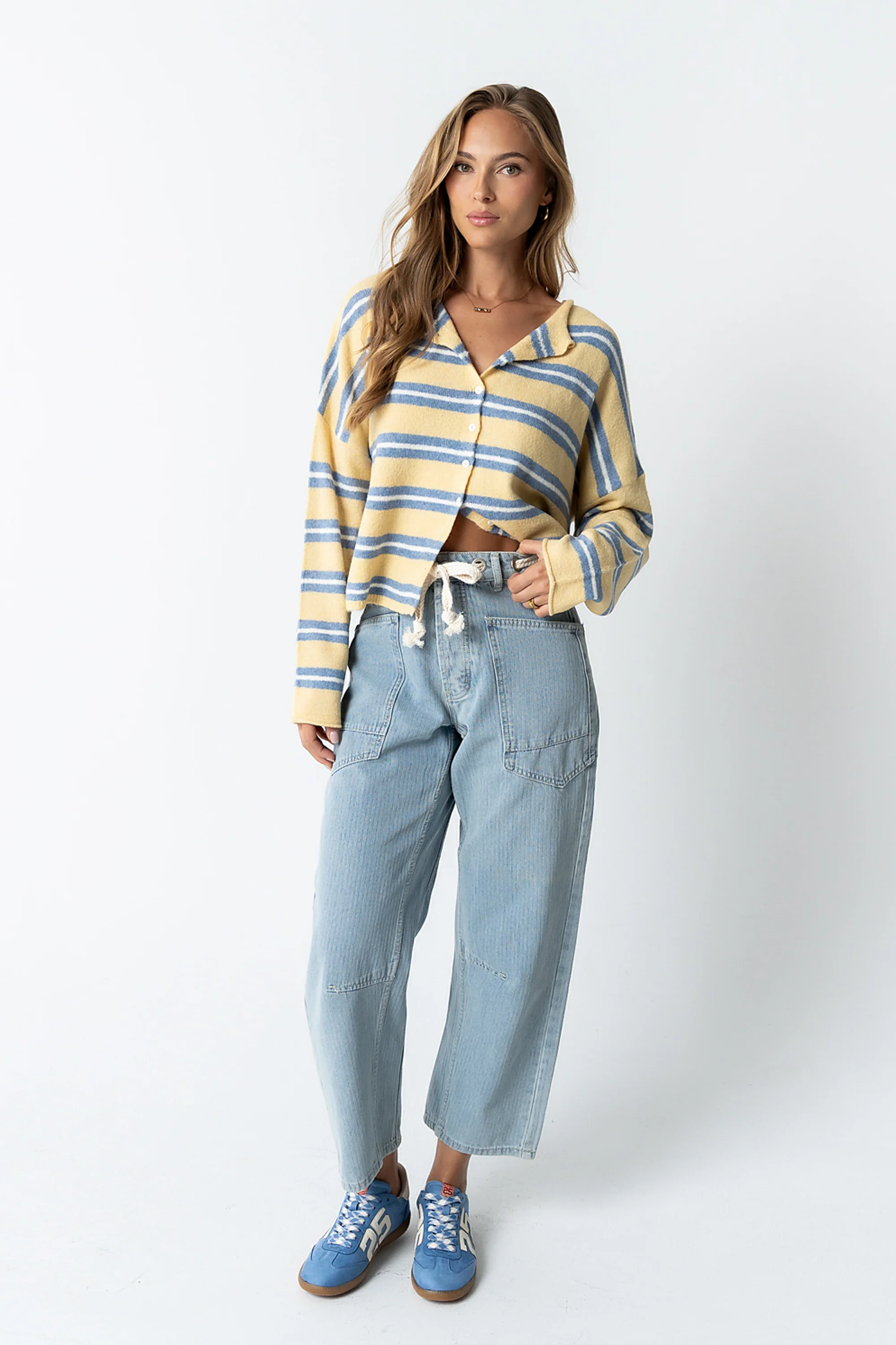 Jocelyn Barrel Jeans in Light Wash - Image 2