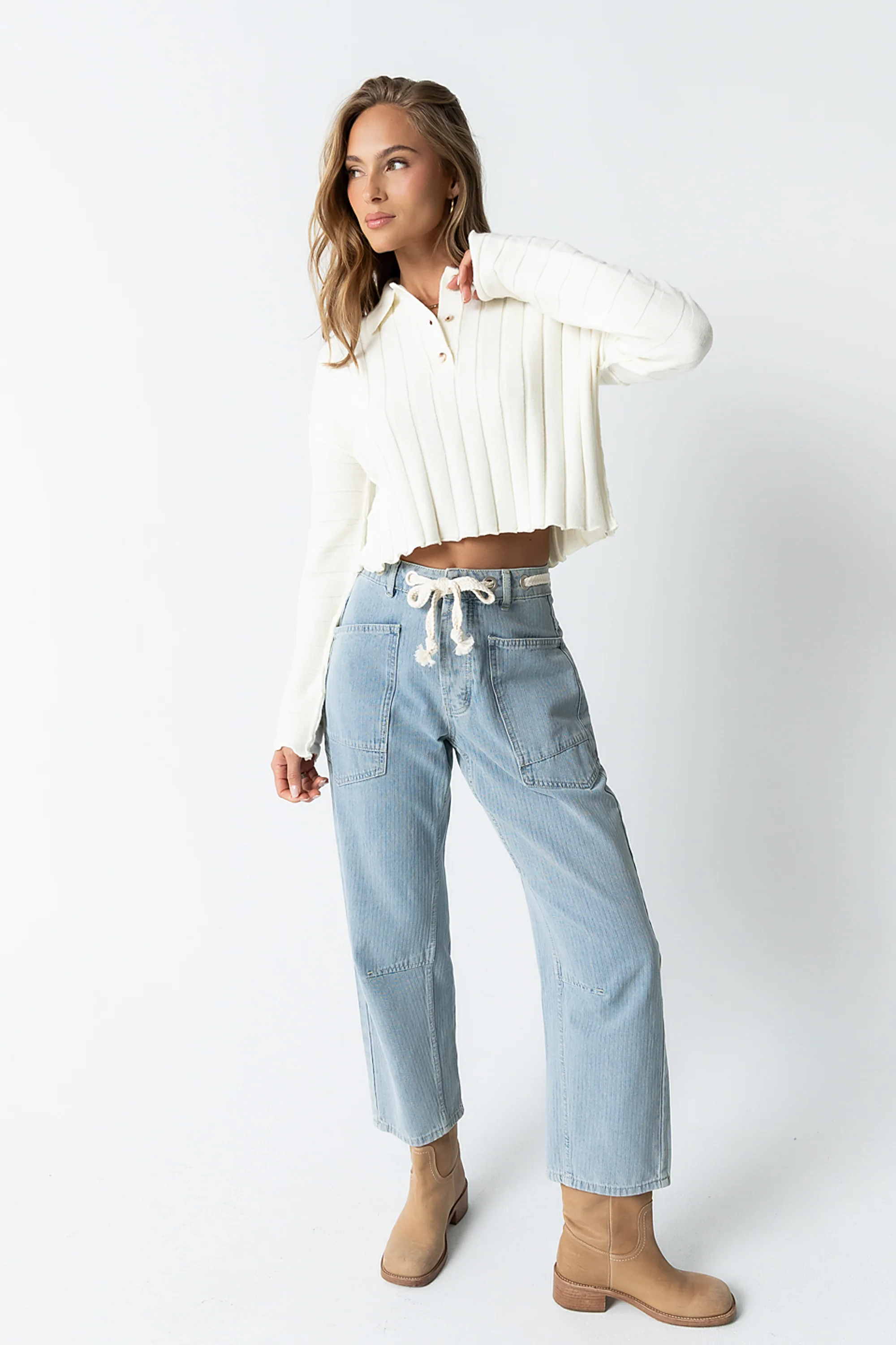 Jocelyn Barrel Jeans in Light Wash - Image 3