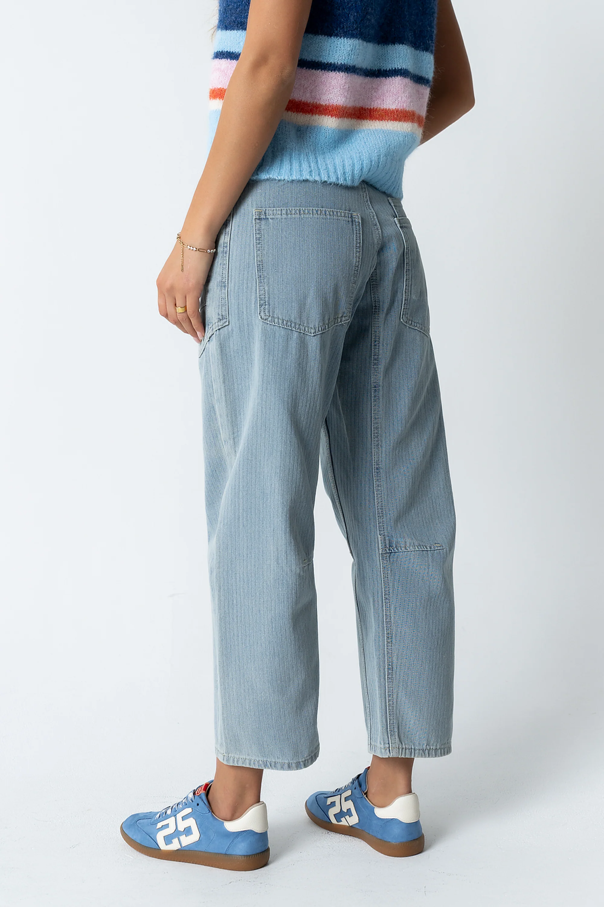Jocelyn Barrel Jeans in Light Wash - Image 4
