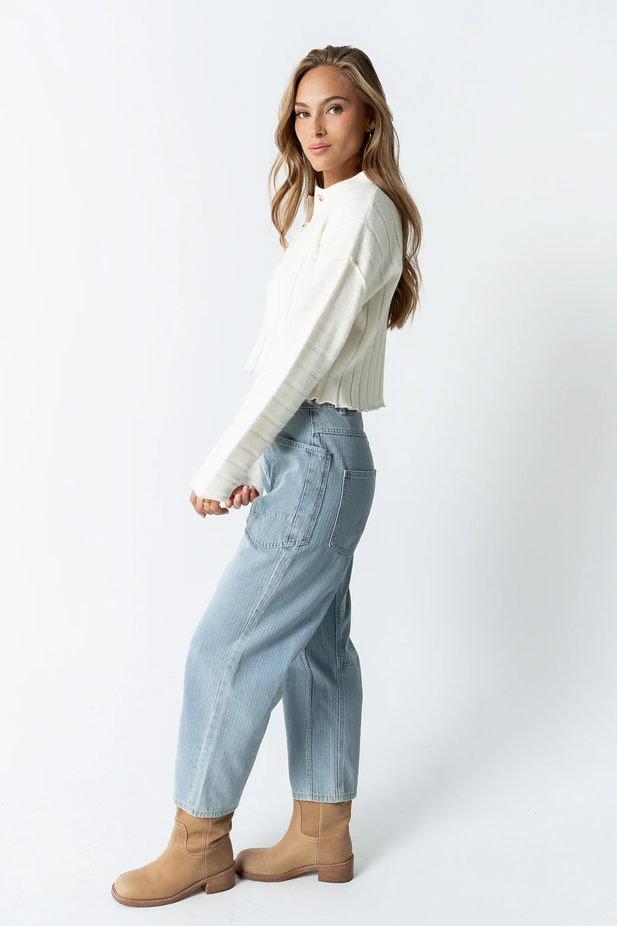 Jocelyn Barrel Jeans in Light Wash - Image 6
