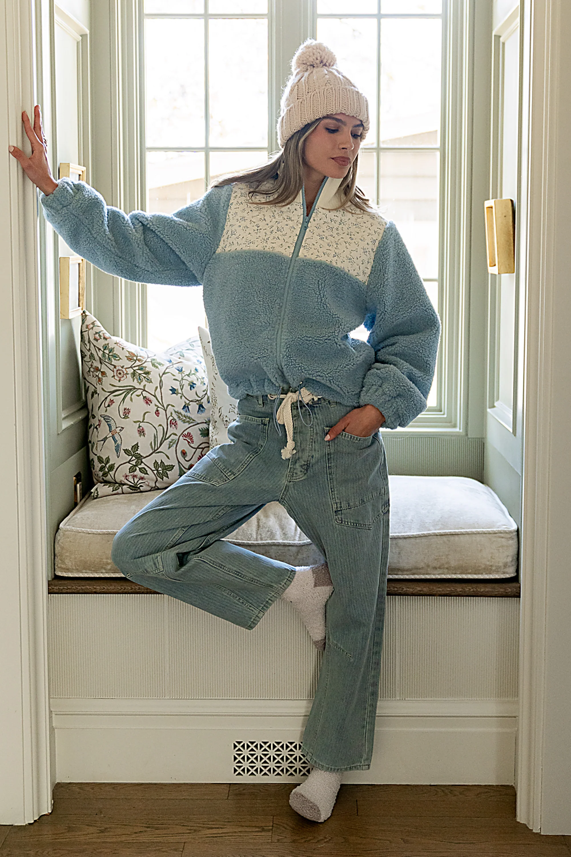 Jocelyn Barrel Jeans in Light Wash - Image 8