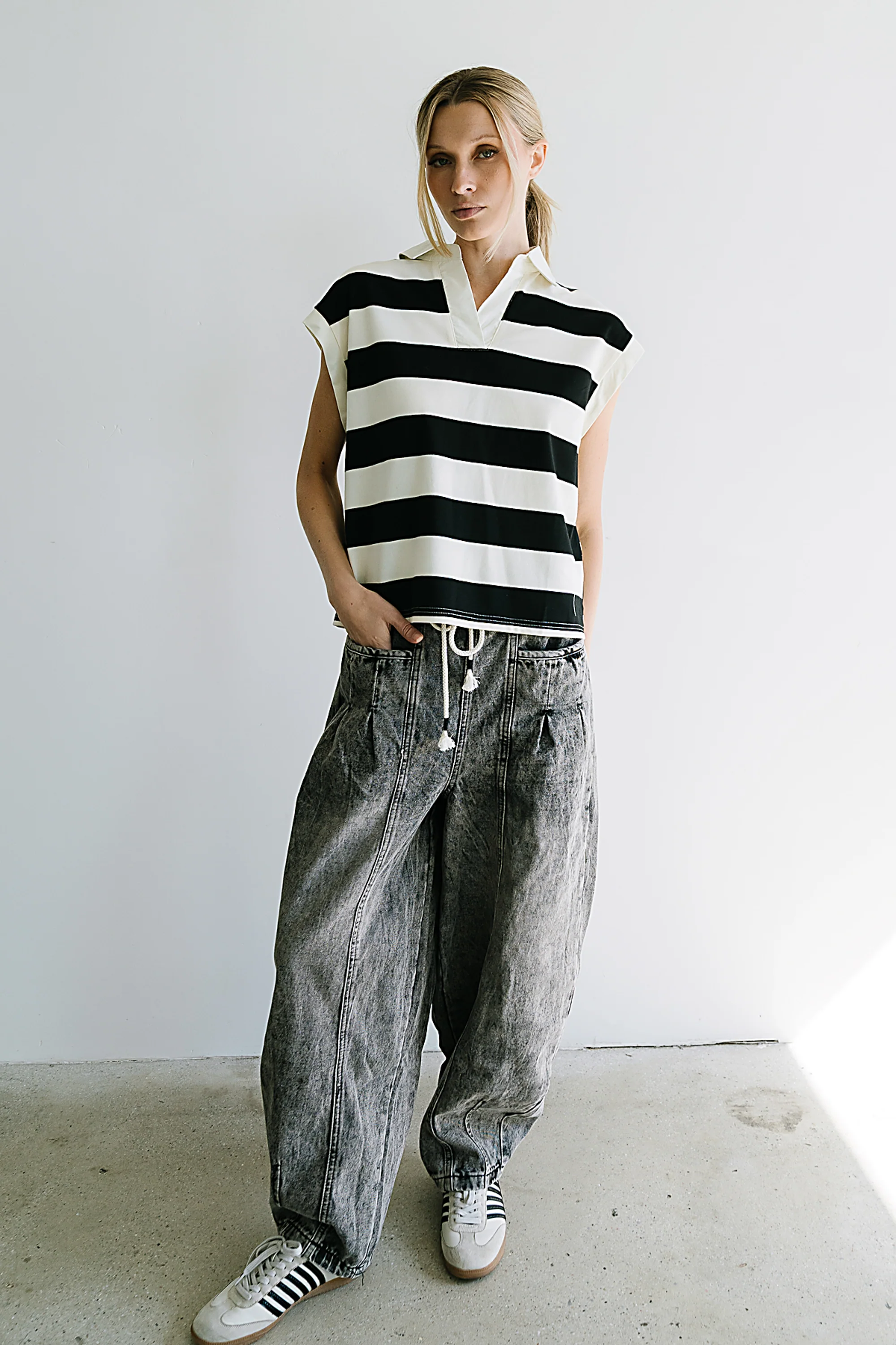 Kamryn Tapered Baggy Jeans in Grey - Image 4