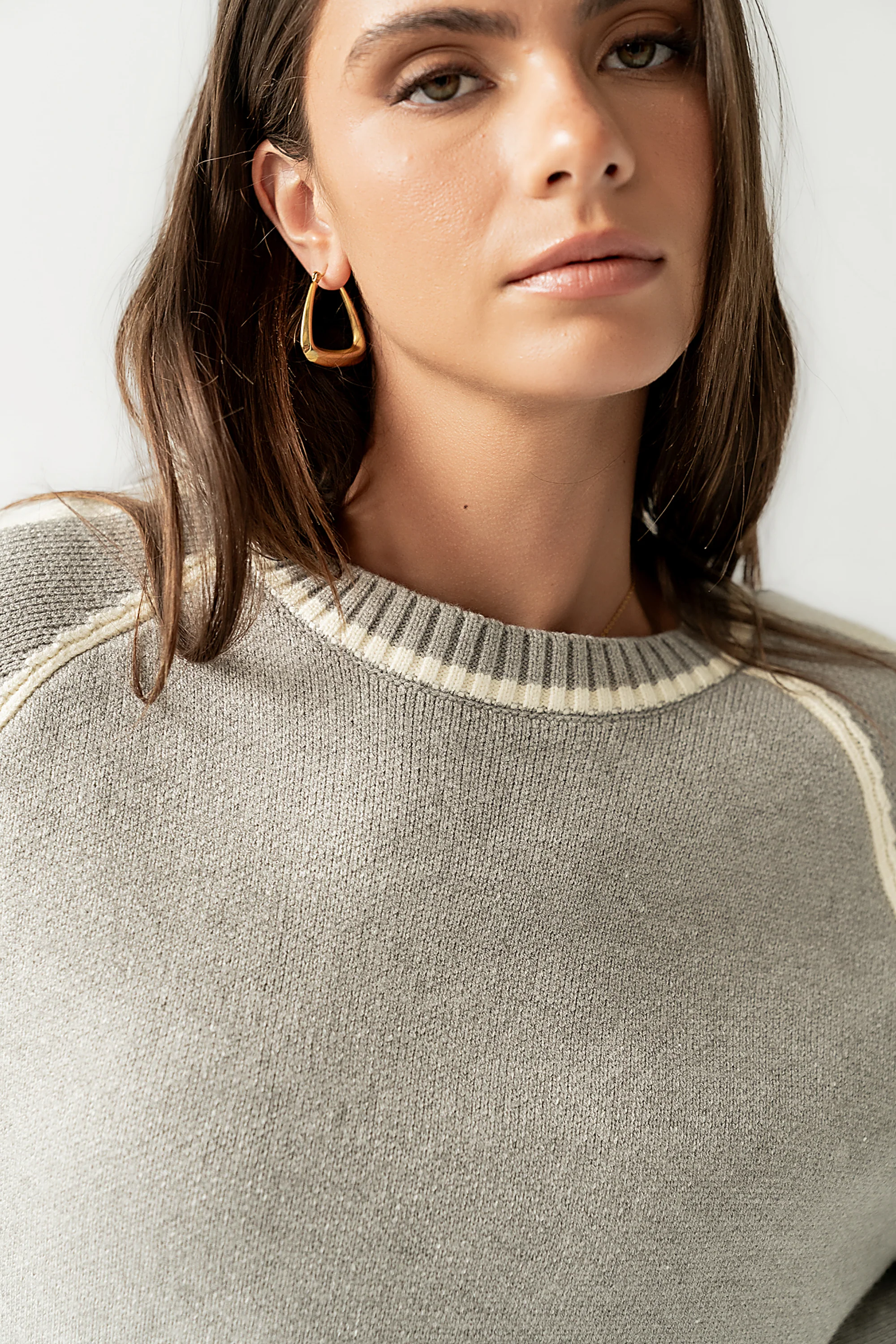 Kenna Contrast Sweater in Heather Grey - Image 4