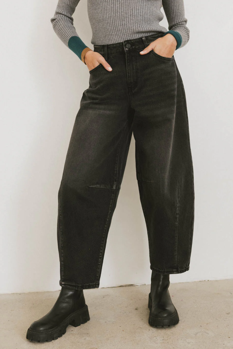 Lex Barrel Jeans in Black - FINAL SALE - Image 4