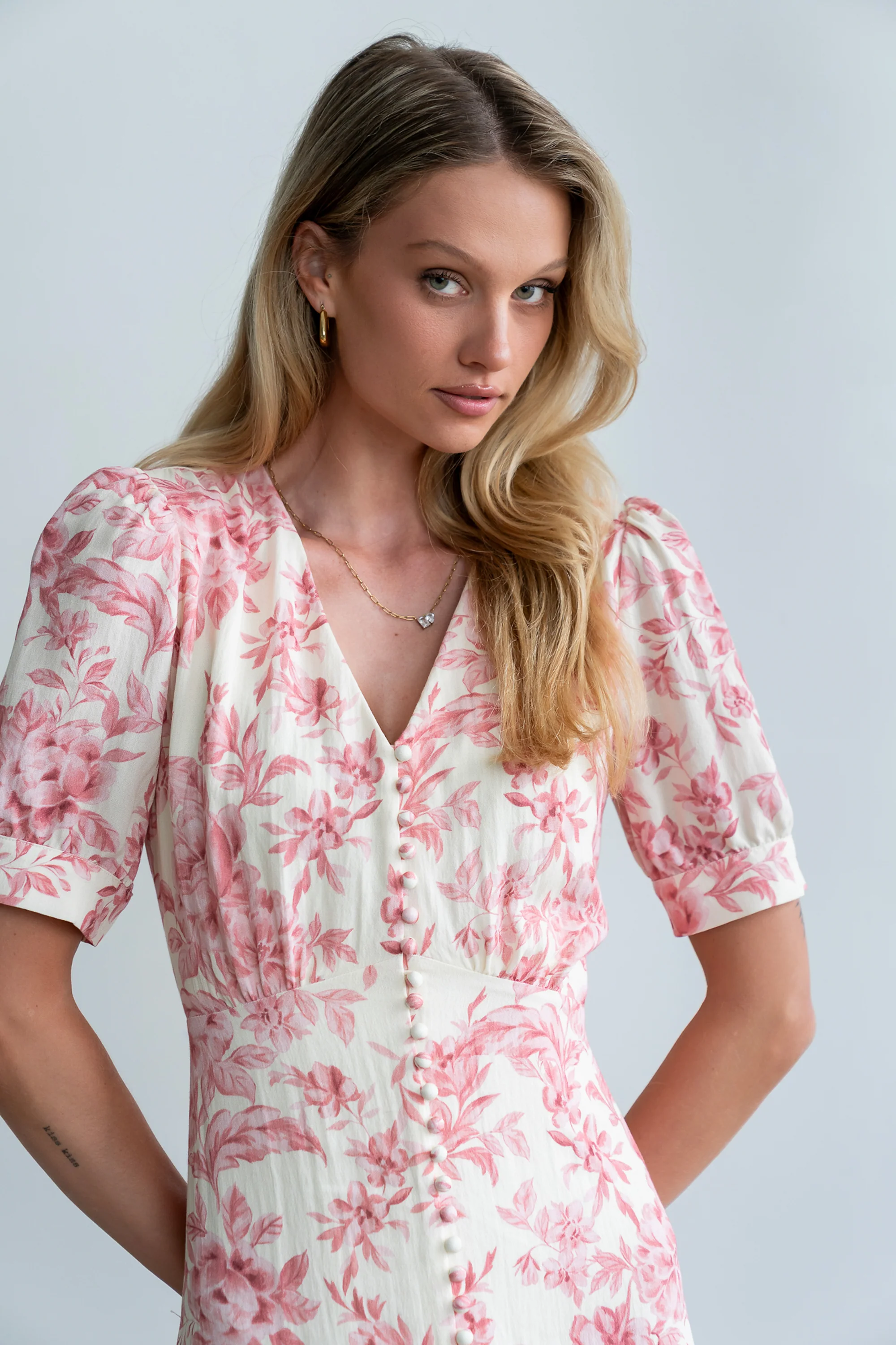 Lia Floral Midi Dress in Pink - Image 2