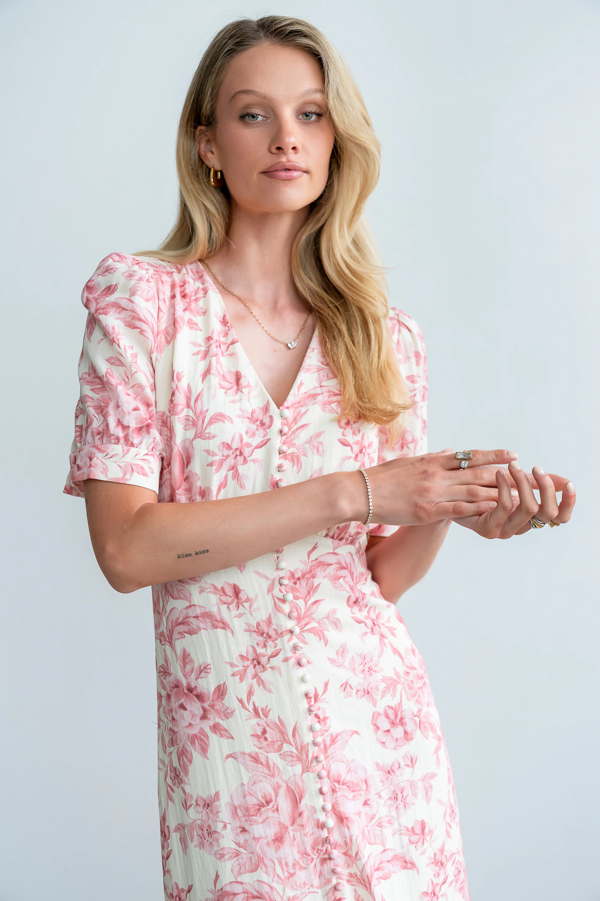 Lia Floral Midi Dress in Pink - Image 3