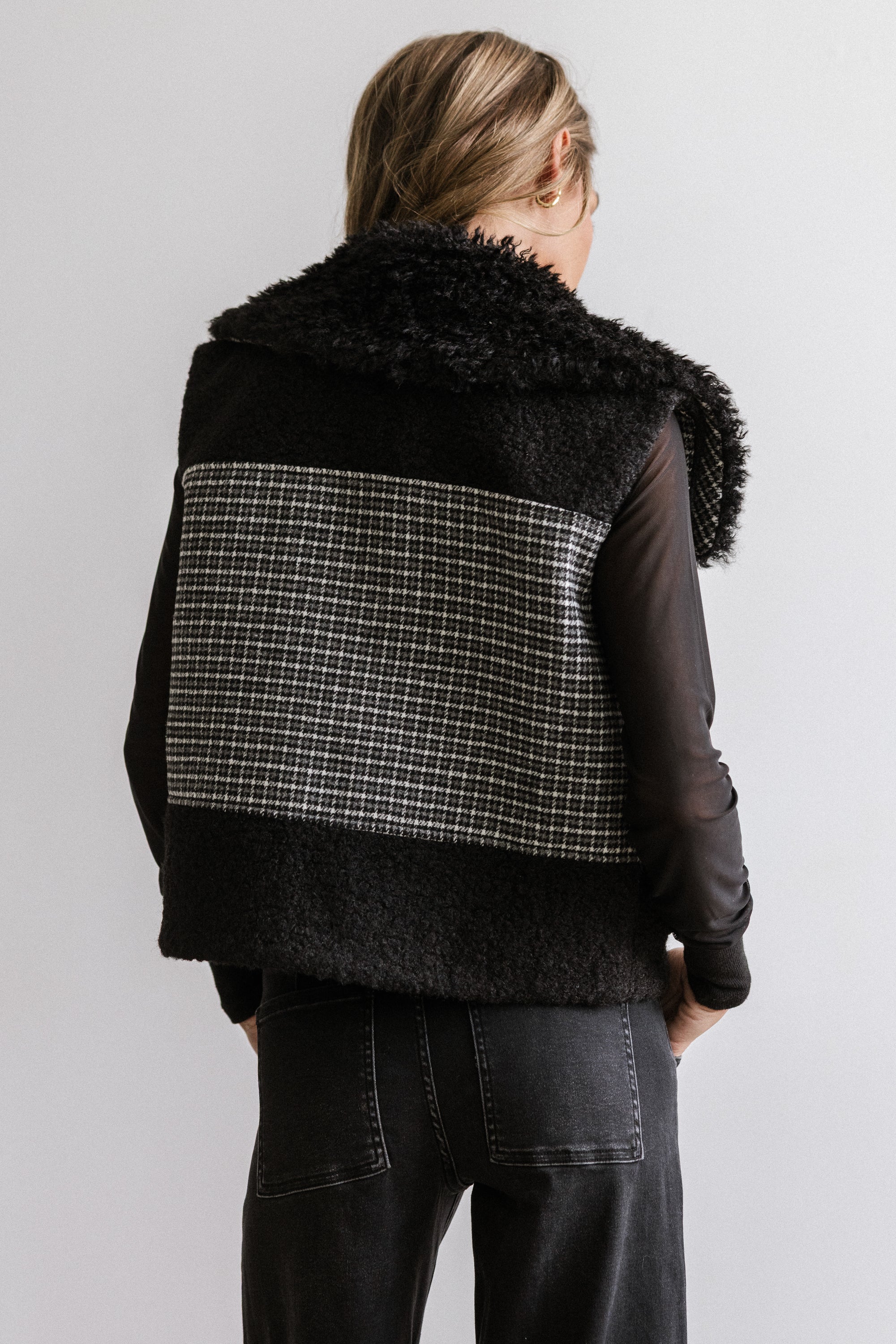 Liv Sherpa Vest in Black - FINAL SALE - Image 4