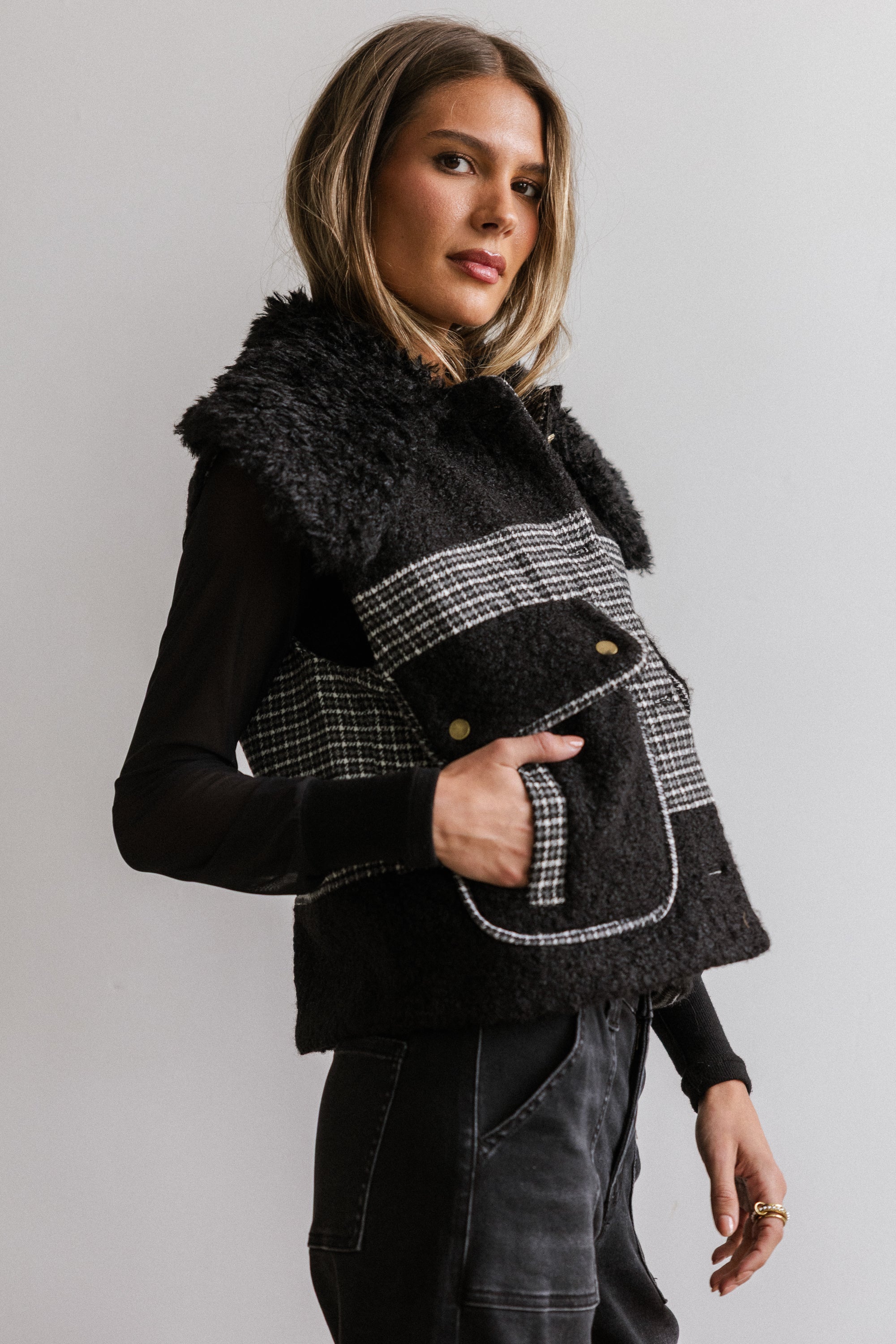 Liv Sherpa Vest in Black - FINAL SALE - Image 5