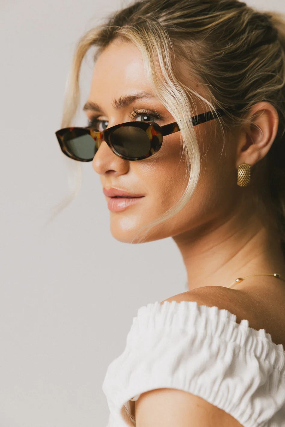 Lonnie Sunglasses in Tortoise - Image 2