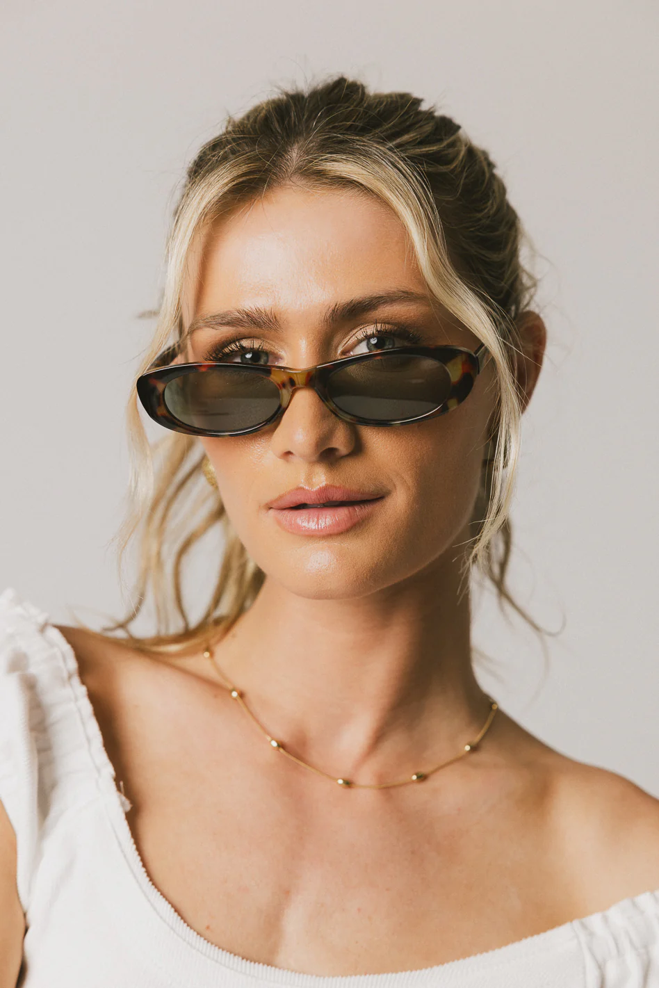 Lonnie Sunglasses in Tortoise - Image 3