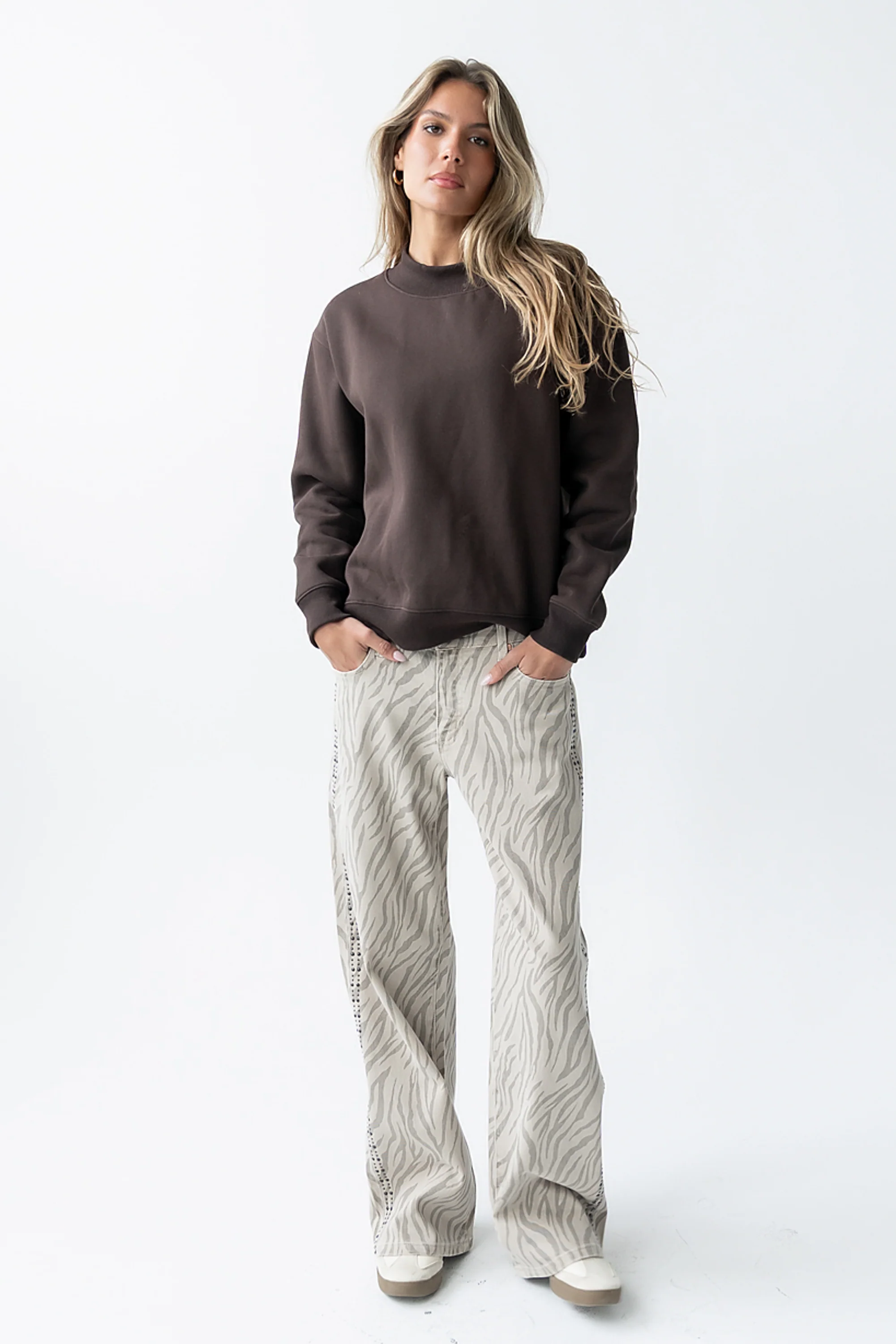Marie Oversized Sweatshirt in Brown - FINAL SALE - Image 4