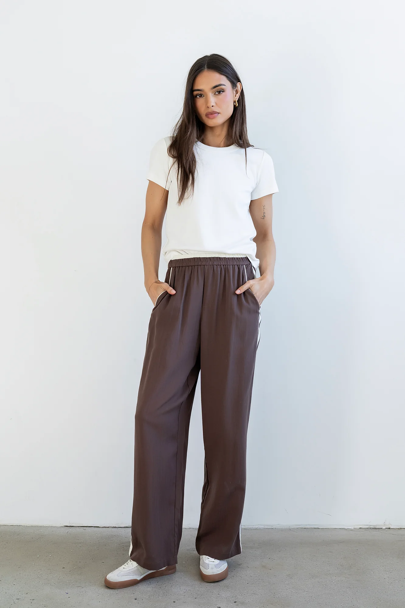 Mckenna T-Shirt in White - Image 9