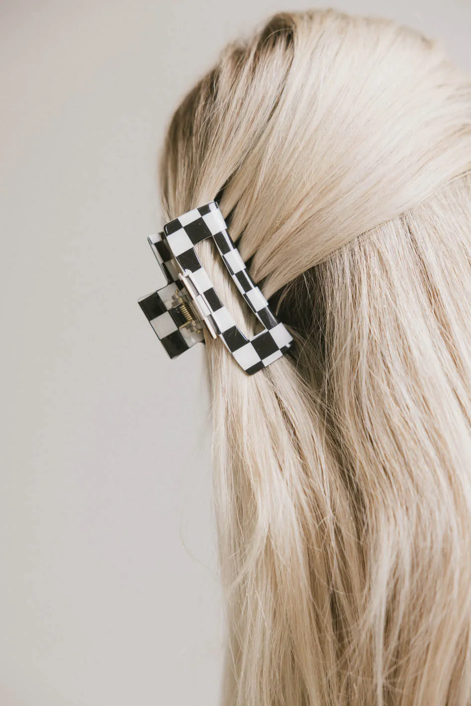 Medium Cutout Claw Clip in Black Checker - Image 2