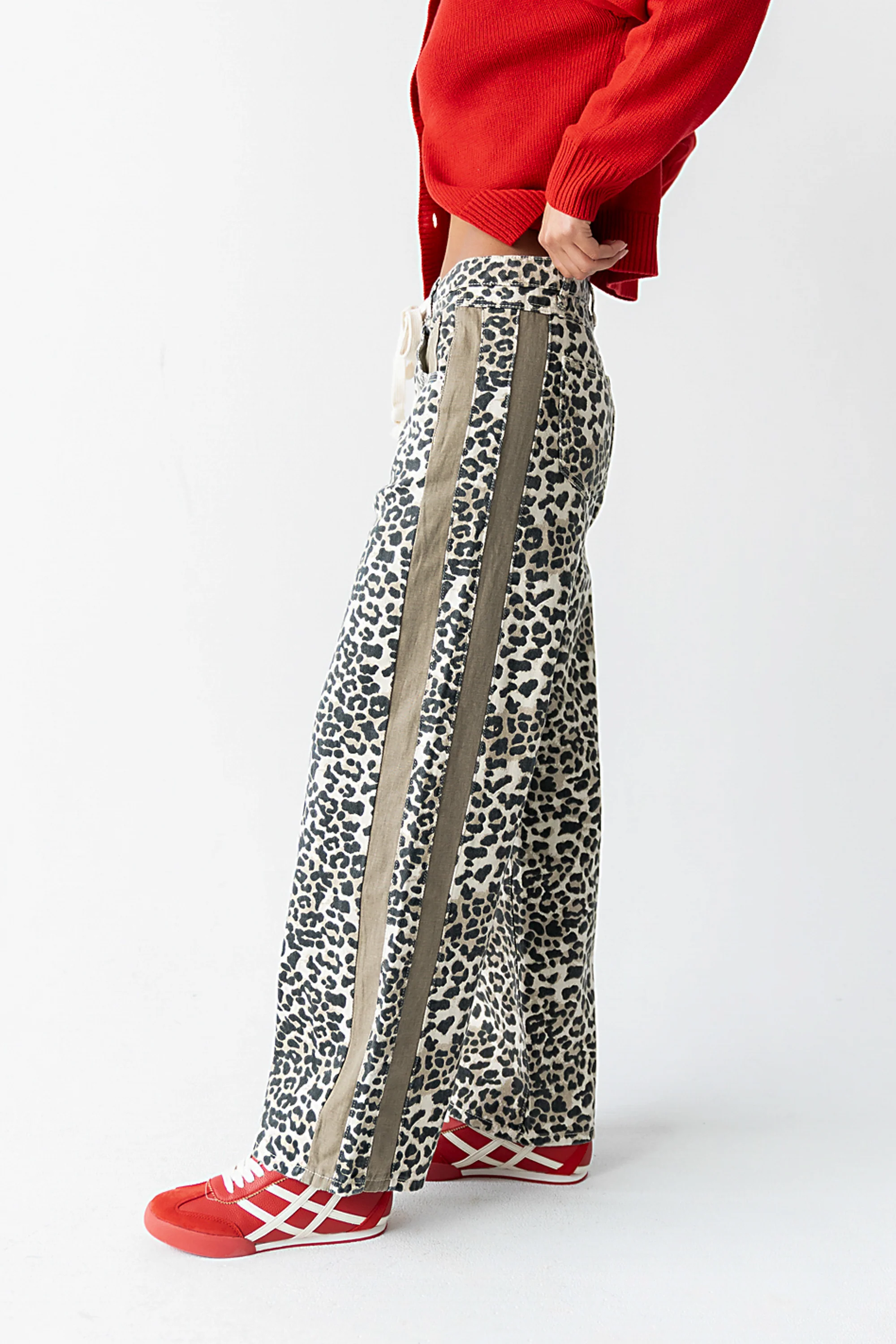 Mellanie Two Toned Baggy Jeans in Leopard - Image 3