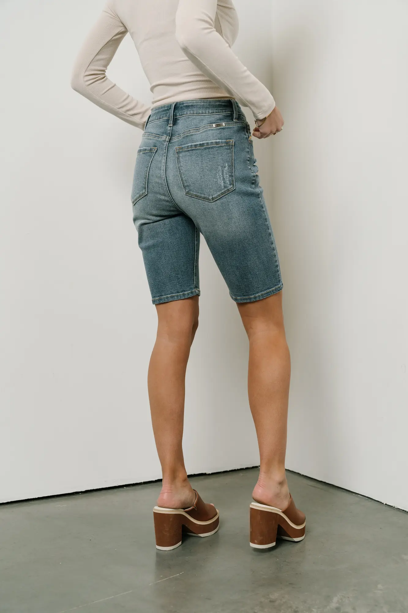 Miley Bermuda Shorts in Medium Wash - FINAL SALE - Image 5