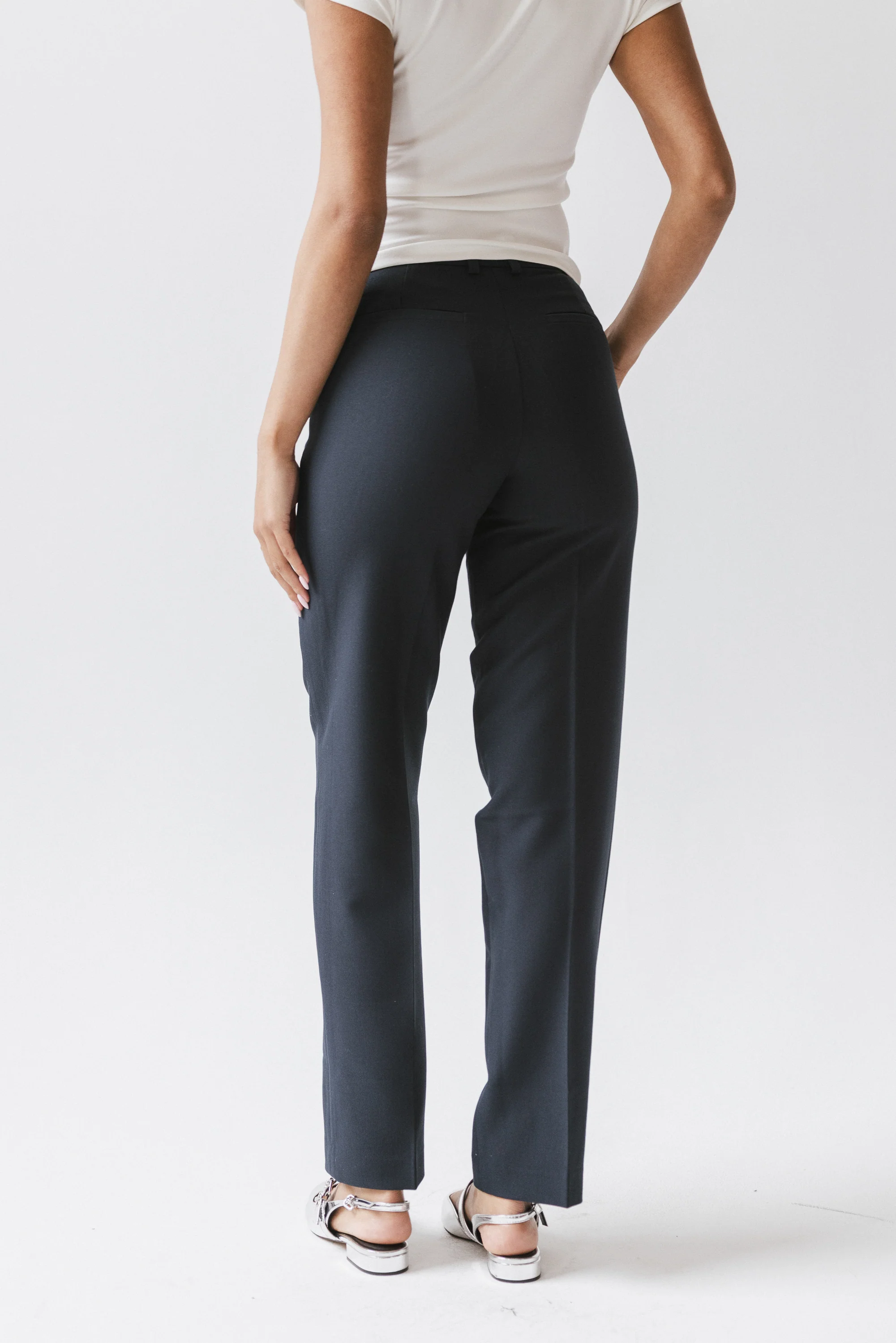 Mitchel Straight Leg Trouser in Navy - Image 4