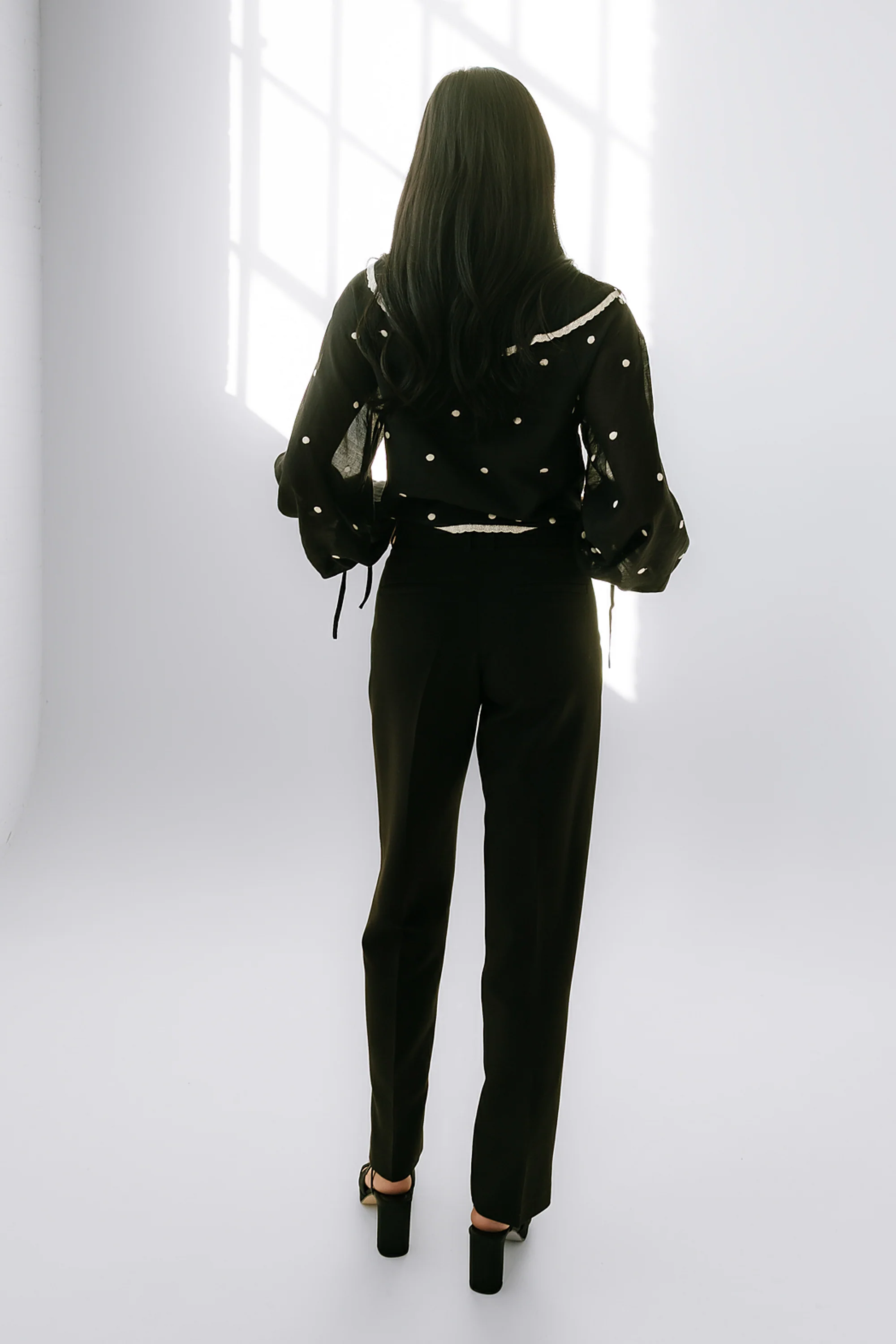 Mitchel Straight Leg Trouser in Black - Image 4