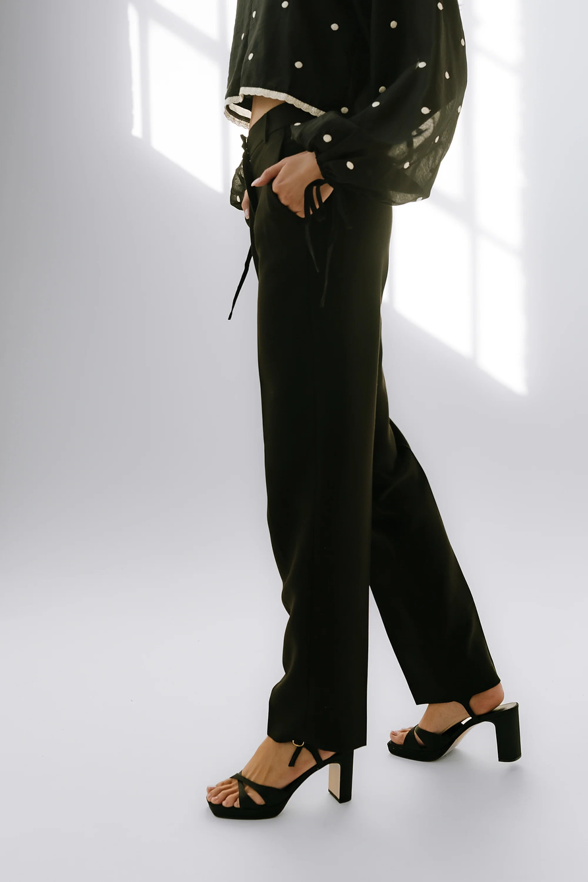 Mitchel Straight Leg Trouser in Black - Image 5