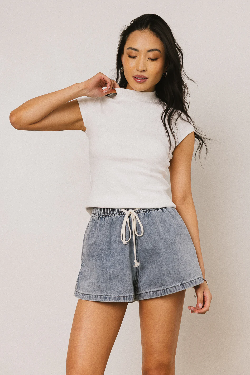 Raven Shorts in Medium Wash - FINAL SALE - Image 5