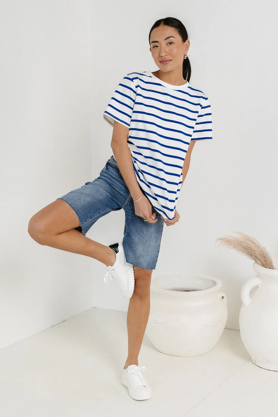 Rebecca Bermuda Shorts in Medium Wash - Image 7