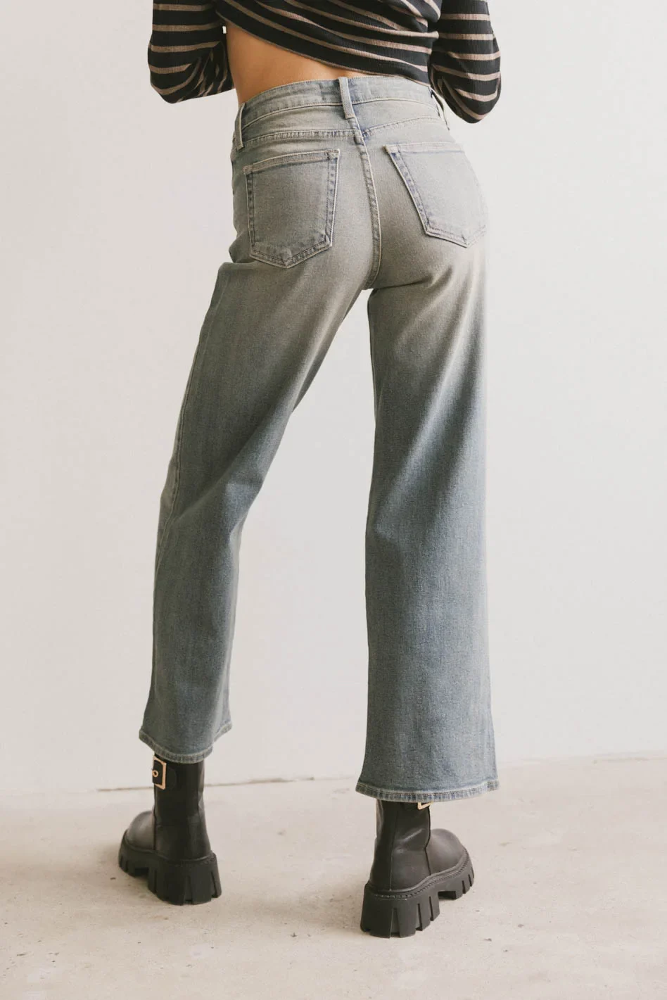 Reva Straight Leg Jeans in Medium Wash - FINAL SALE - Image 3