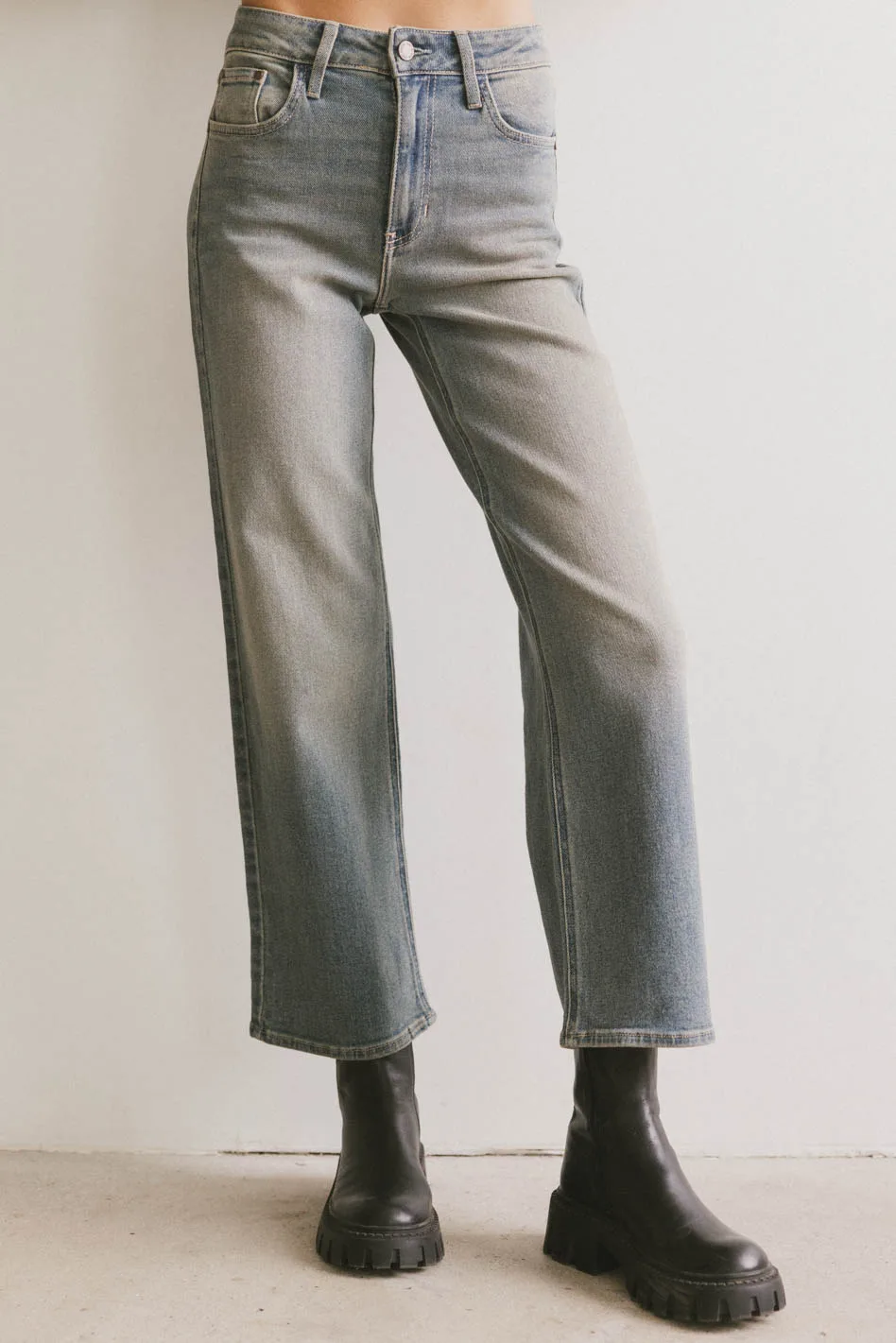 Reva Straight Leg Jeans in Medium Wash - FINAL SALE - Image 4