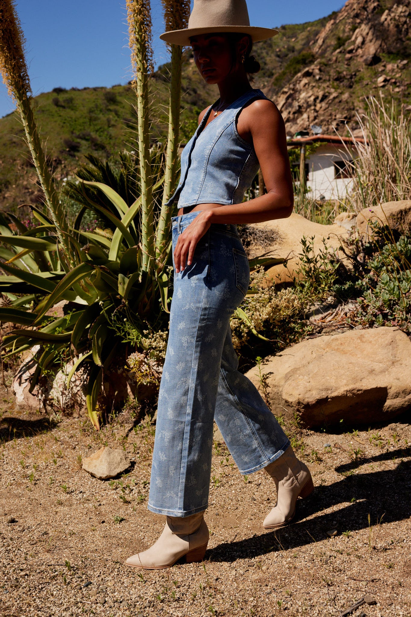 Shea Floral Vest in Light Wash - FINAL SALE - Image 4