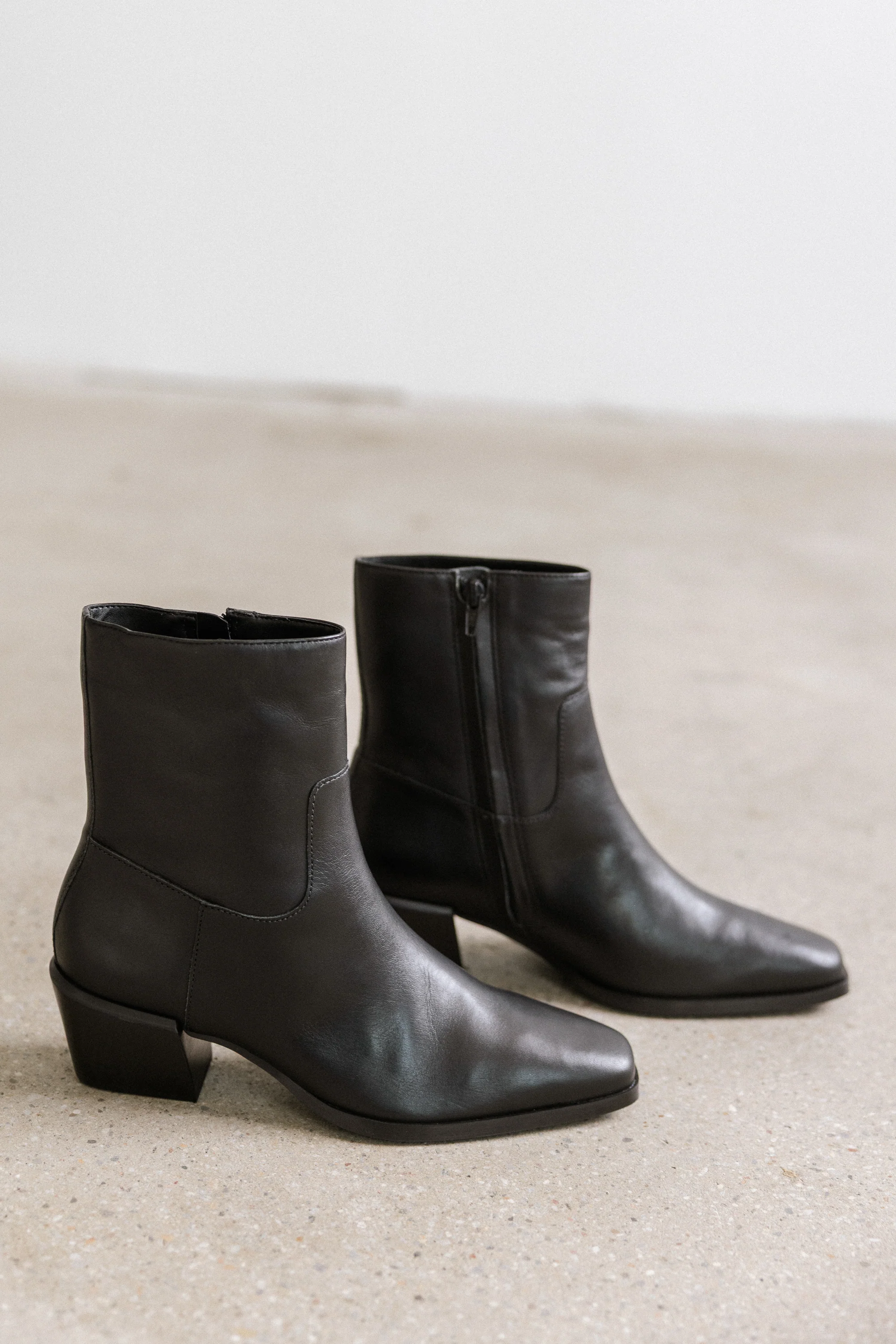 Steve Madden Daney Boots in Black Leather - FINAL SALE - Image 2