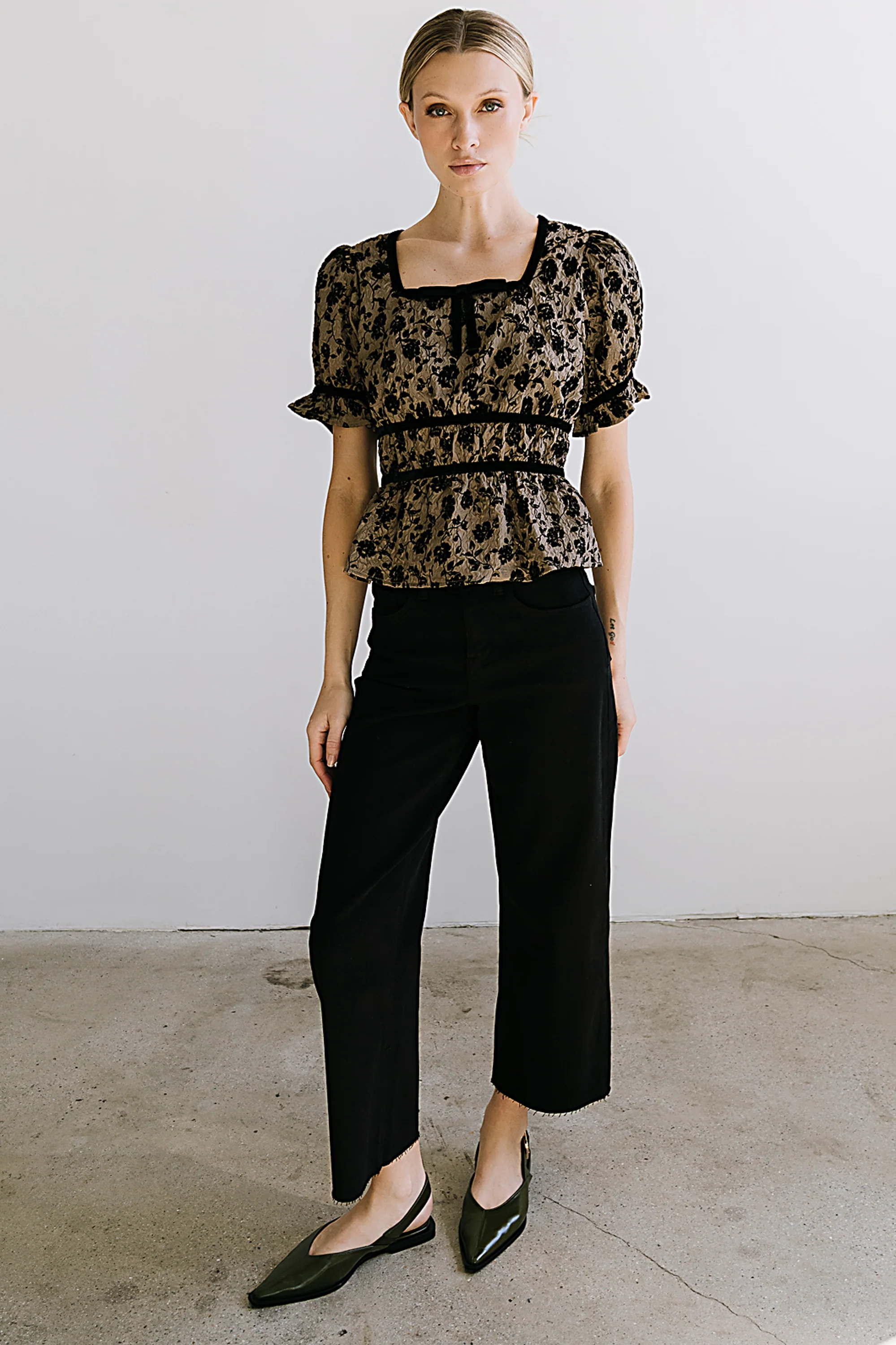 Tallie Floral Blouse in Mocha - FINAL SALE - Image 3
