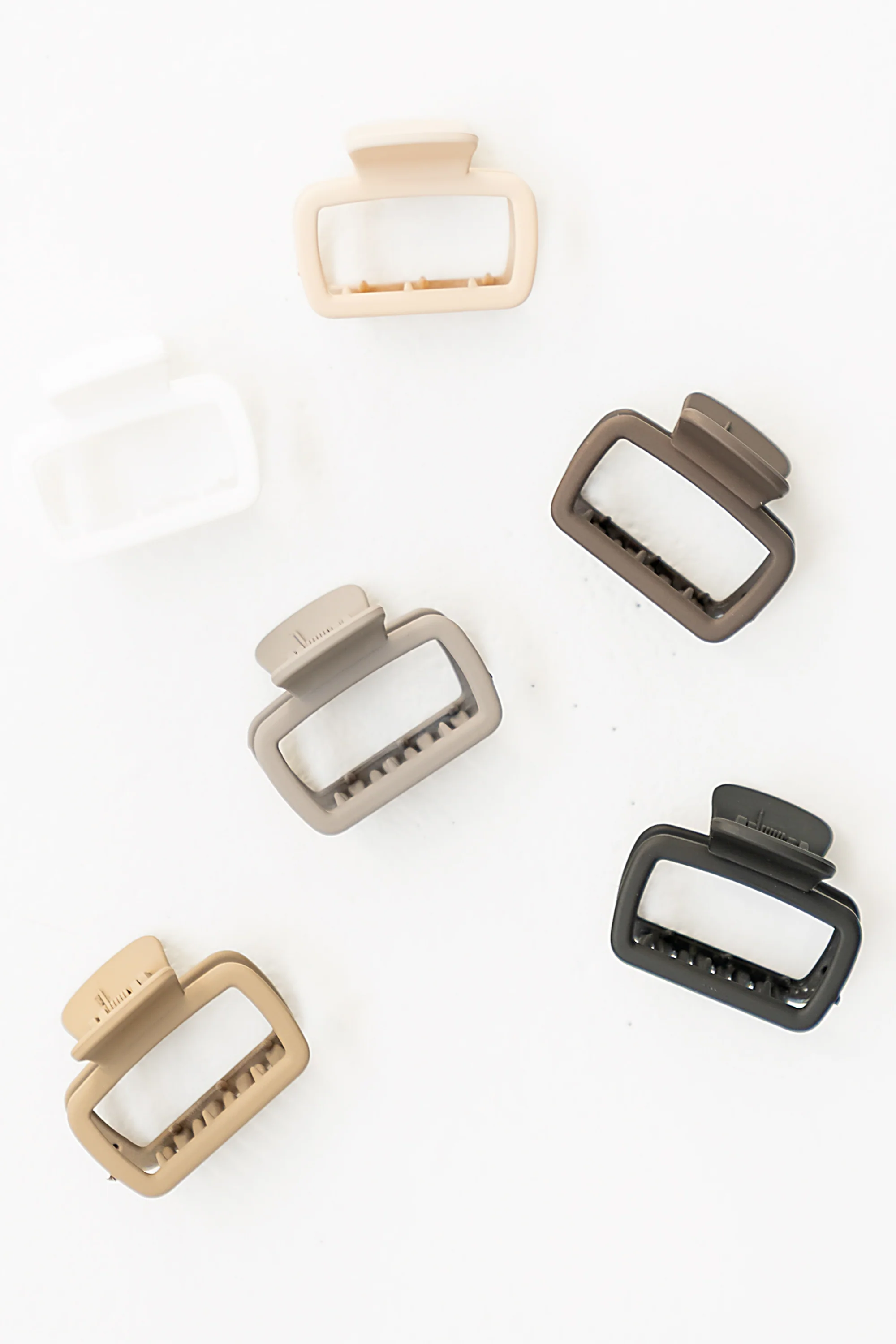 Tati Cutout Claw Clip in Brown - Image 3