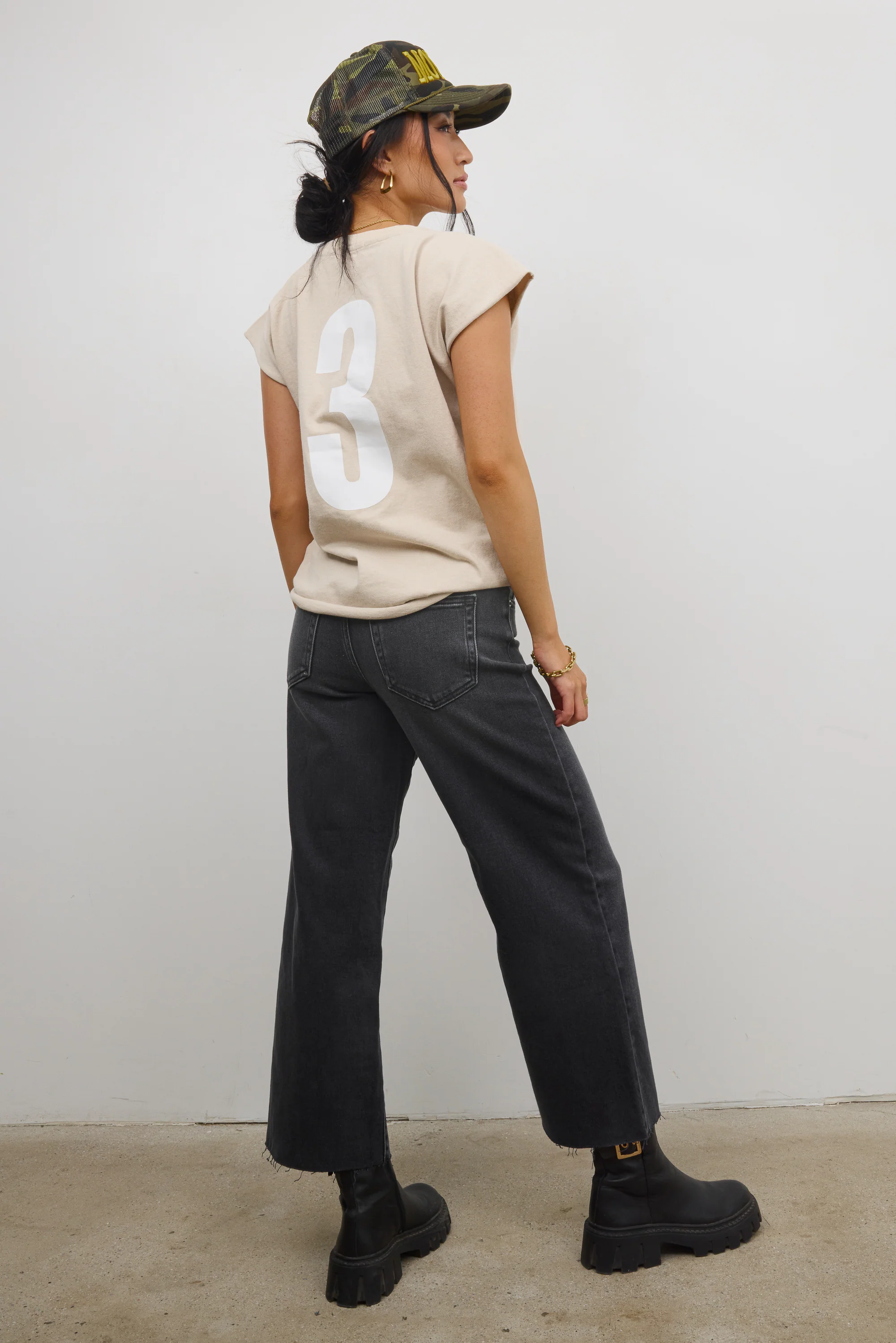 Vinnie Muscle Tee in Beige - Image 4