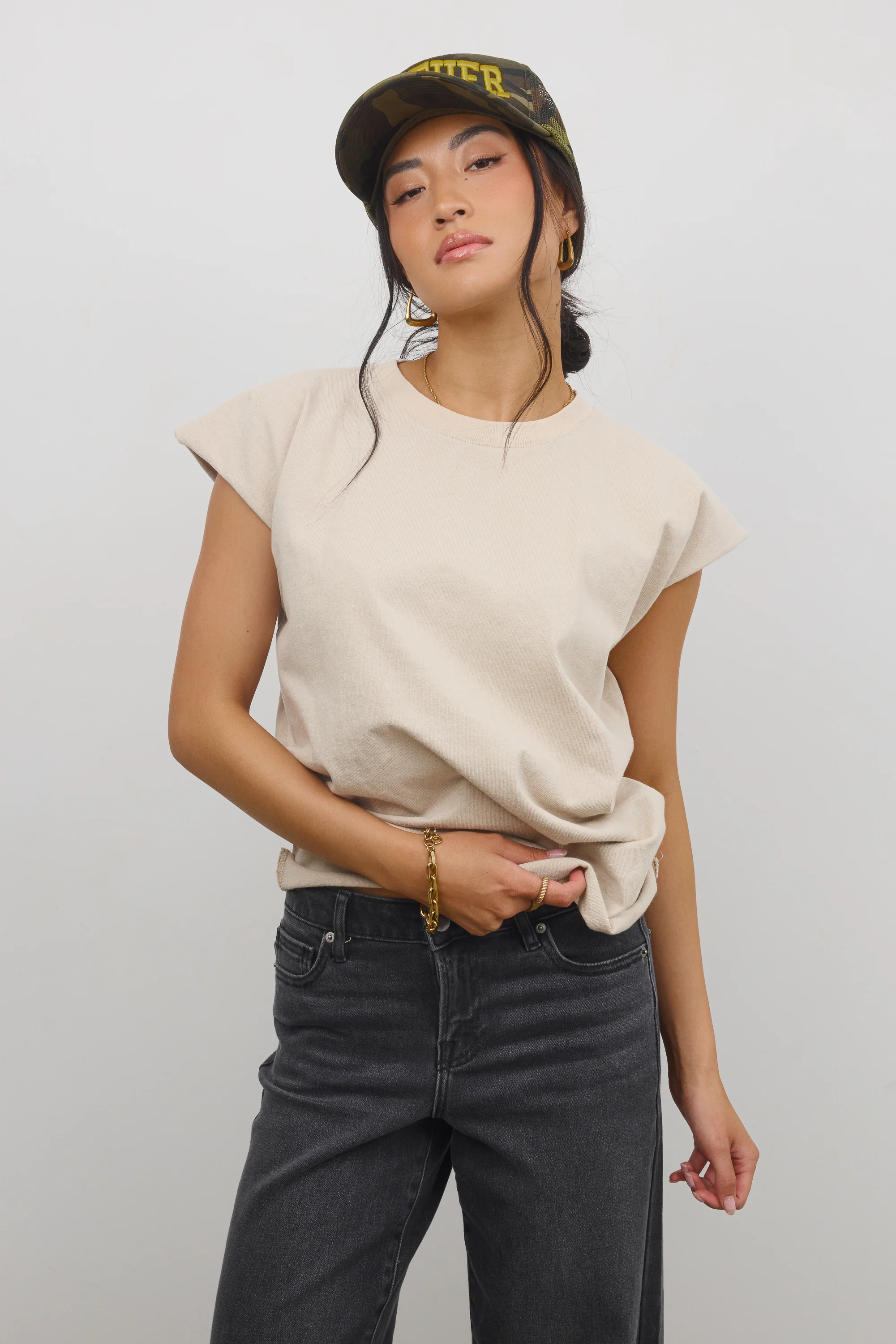 Vinnie Muscle Tee in Beige - Image 5