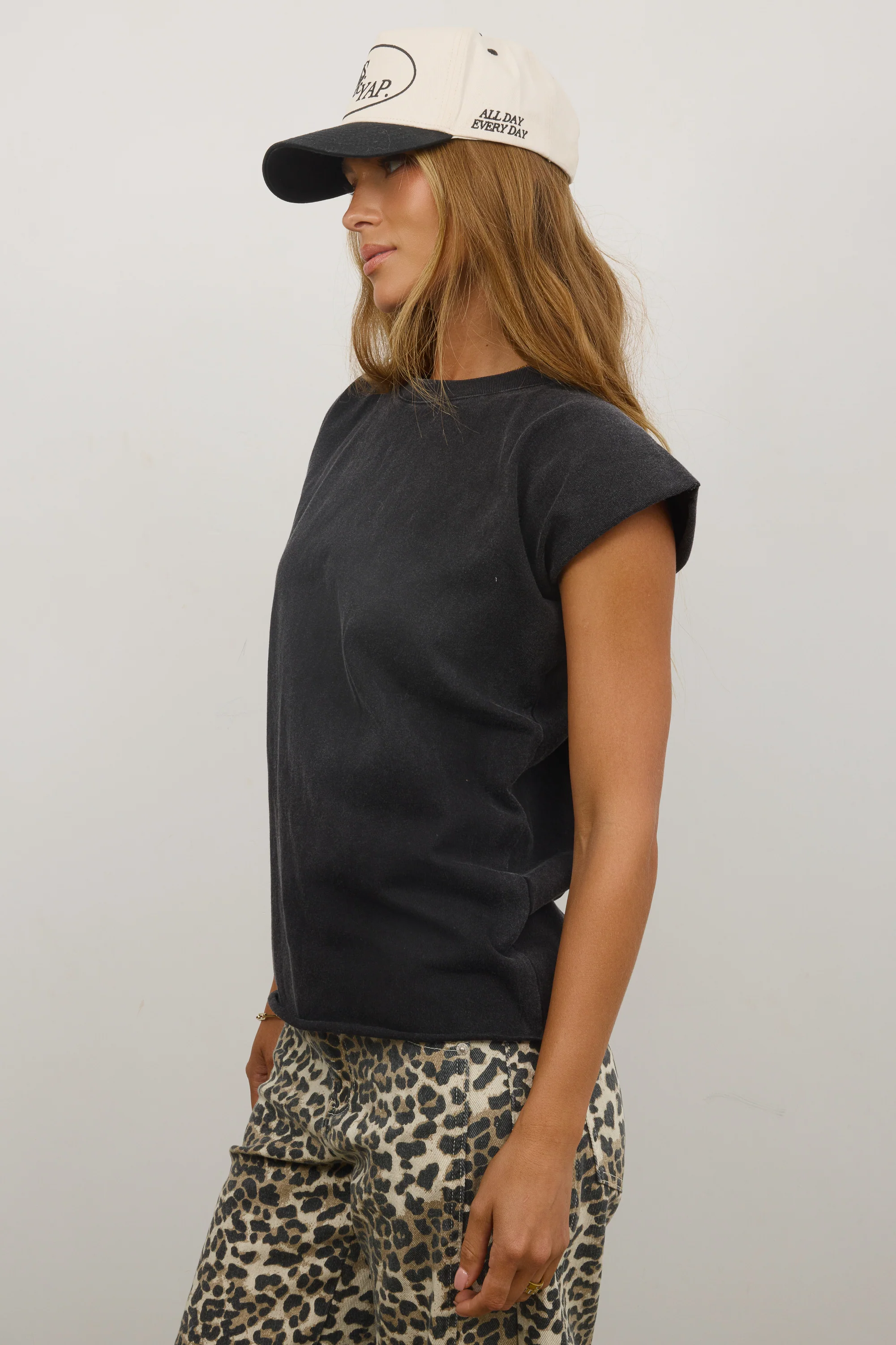 Vinnie Muscle Tee in Black - Image 7